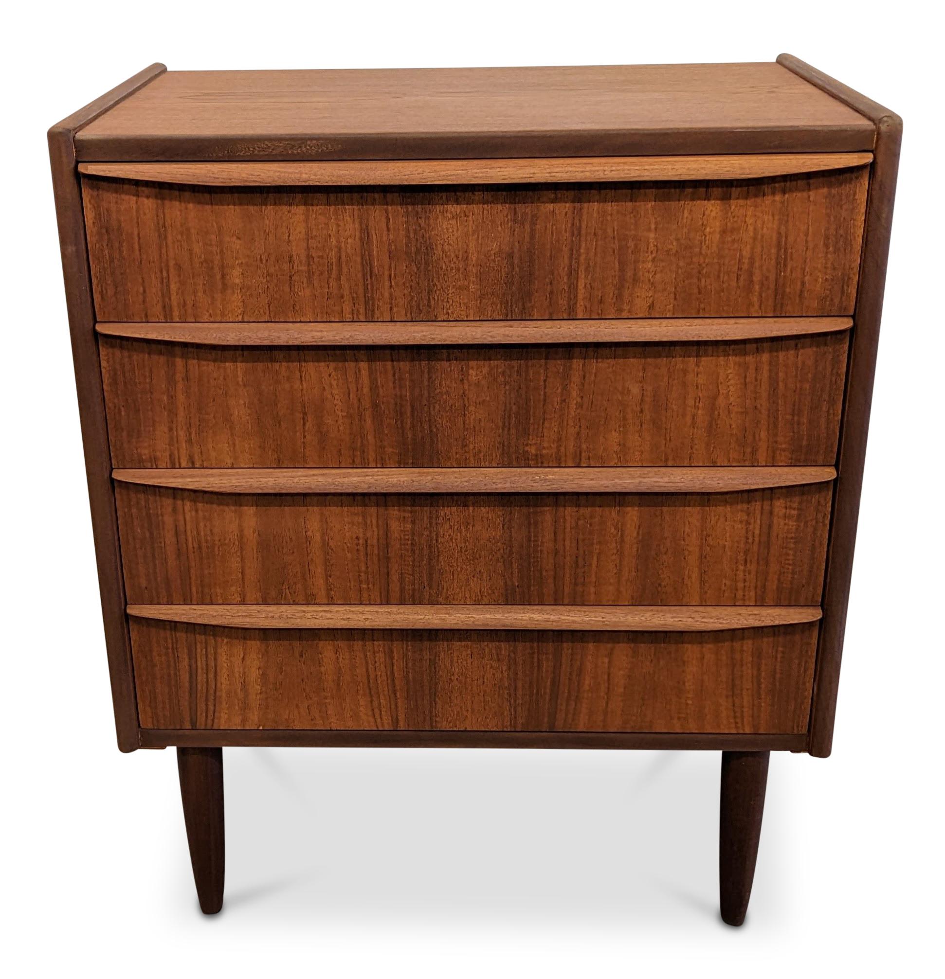 Mid-20th Century Vintage Danish Midcentury Teak Dresser, 062353 For Sale