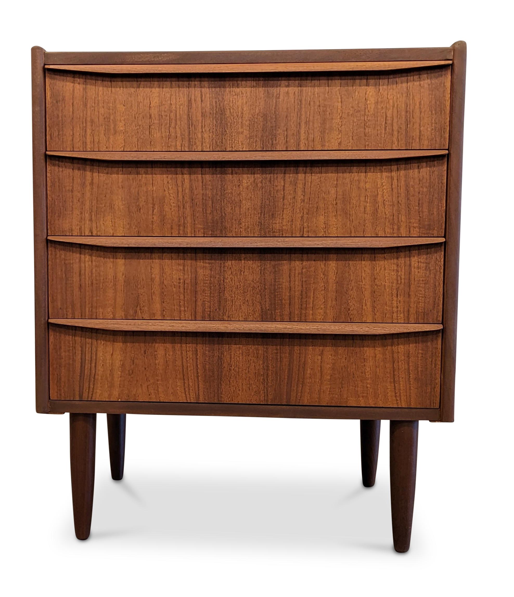 Vintage Danish Midcentury Teak Dresser, 062353 For Sale 1
