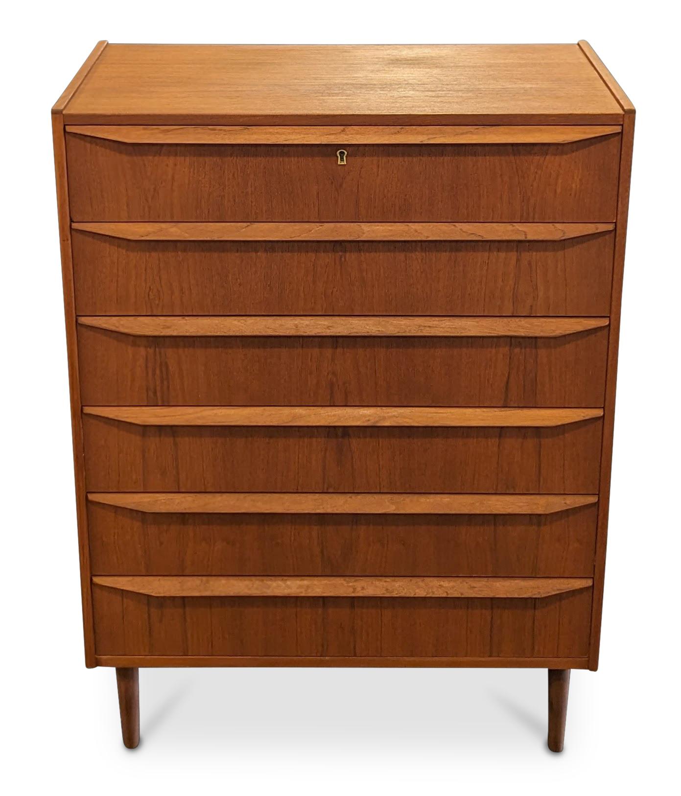 Vintage Danish Mid Century Teak Dresser - 072325 In Good Condition In Jersey City, NJ