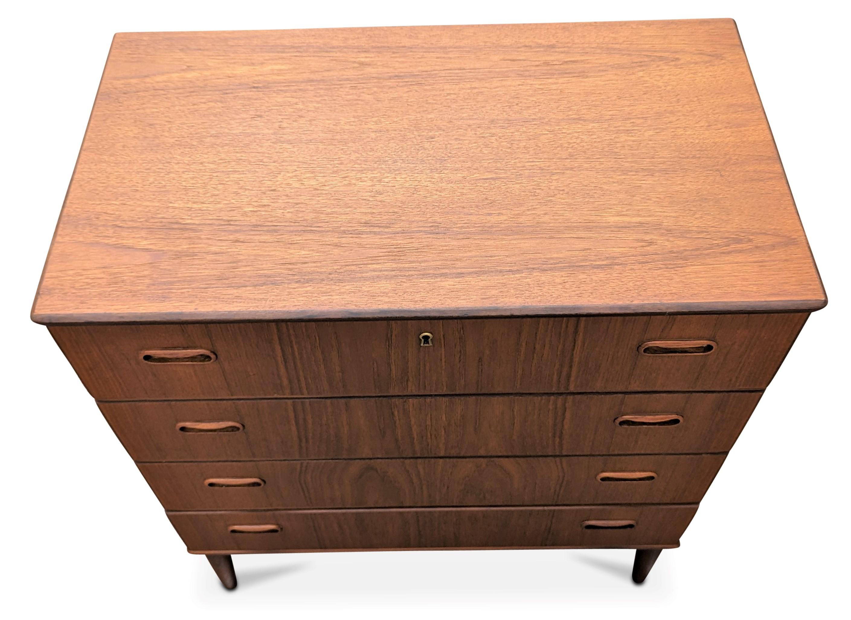 Vintage Danish Mid Century Teak Dresser - 082323 In Good Condition In Jersey City, NJ