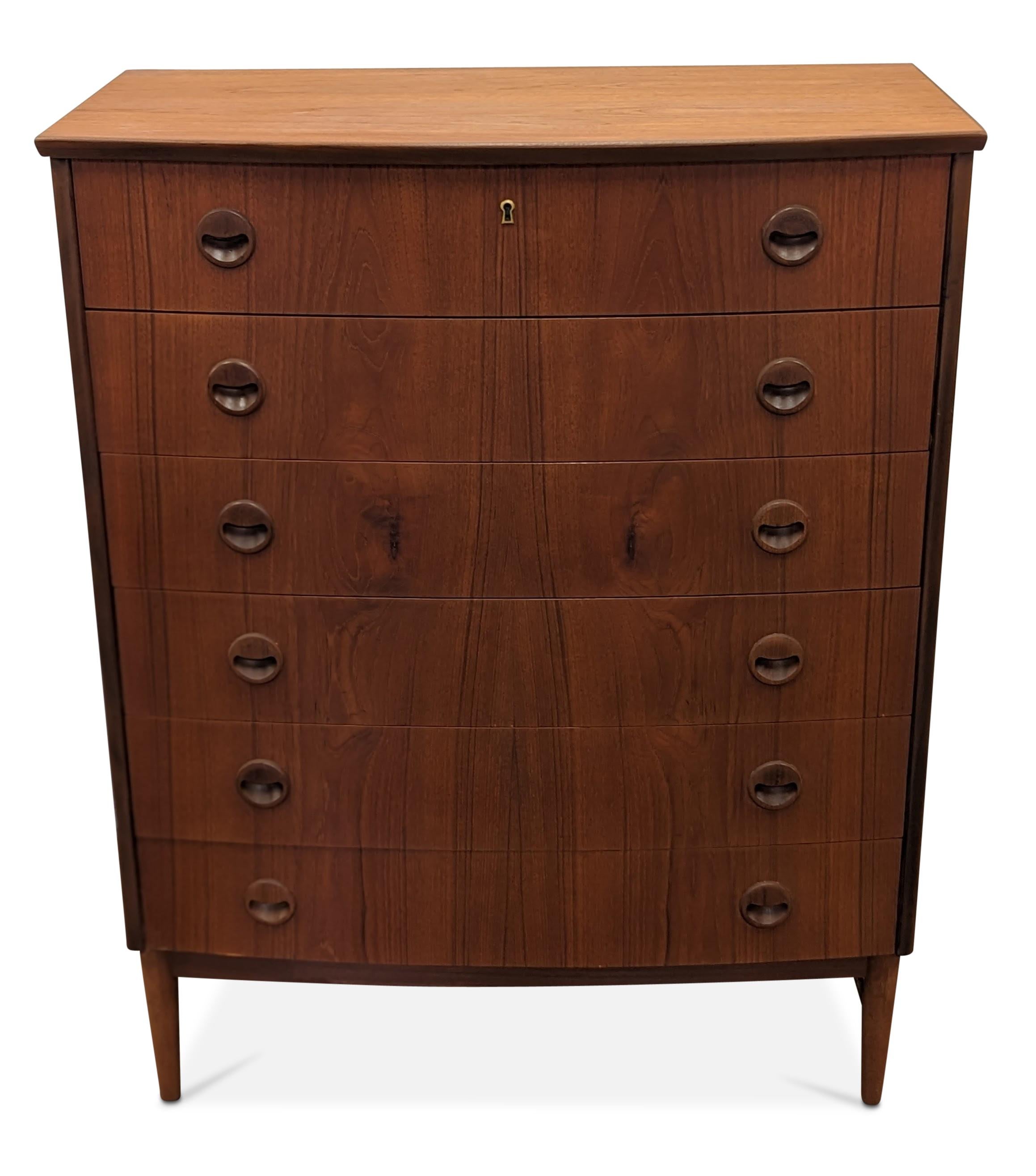 Vintage Danish Mid Century Teak Dresser, 112215 In Good Condition In Jersey City, NJ