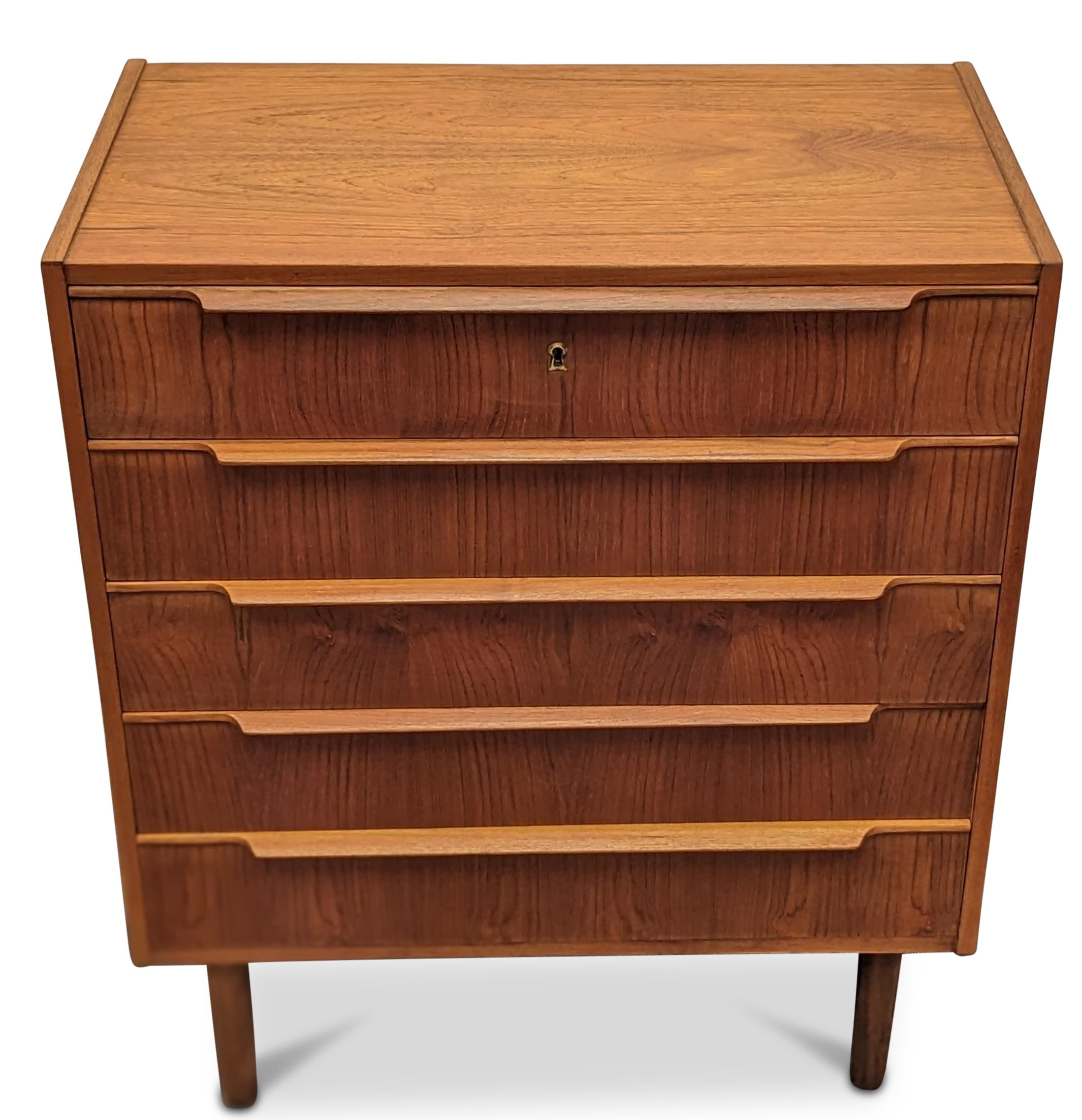 Vintage Danish Mid-Century Teak Dresser, 112216 In Good Condition In Jersey City, NJ