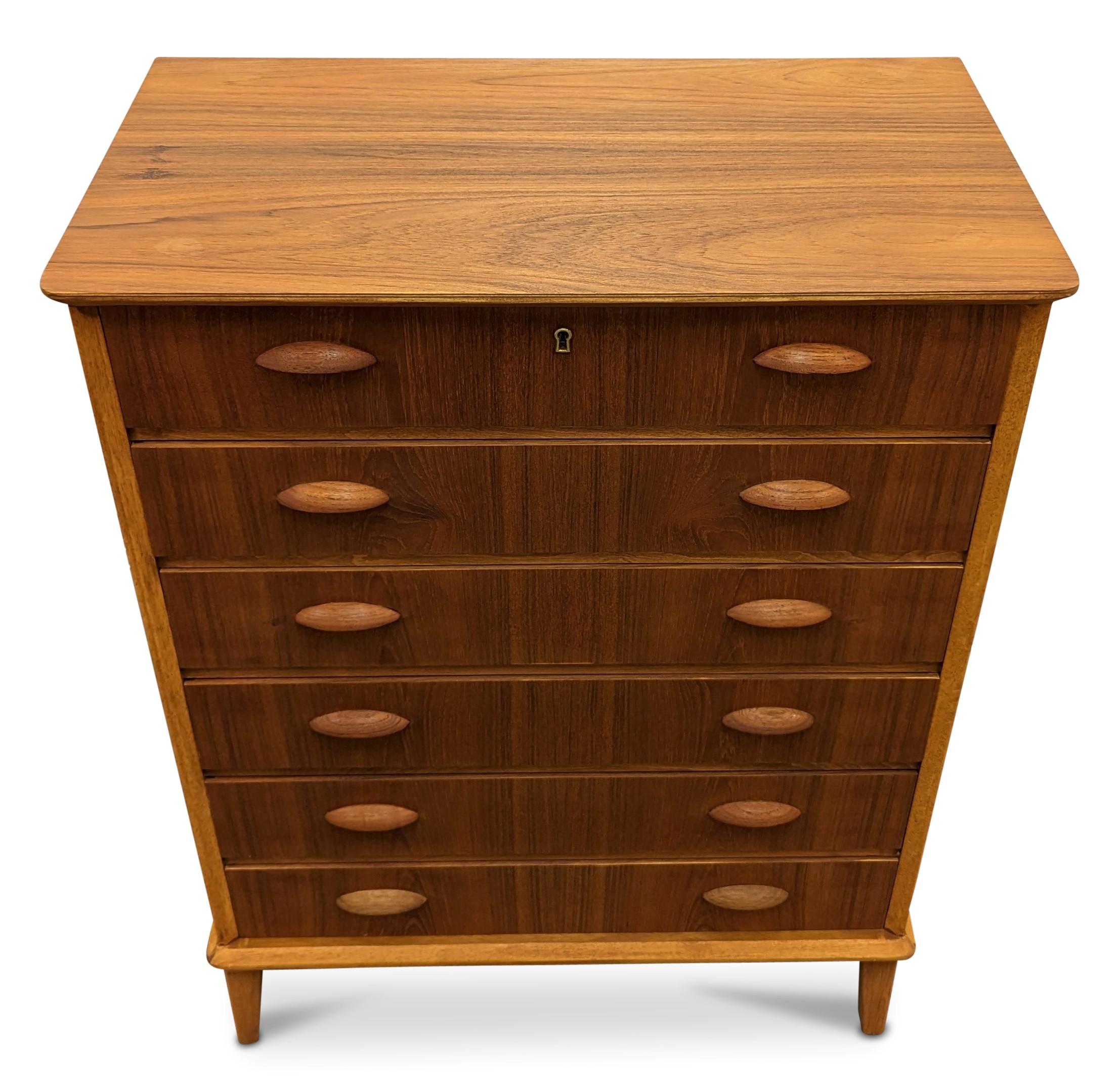 Mid-20th Century Vintage Danish Mid-Century Teak Dresser, 112240