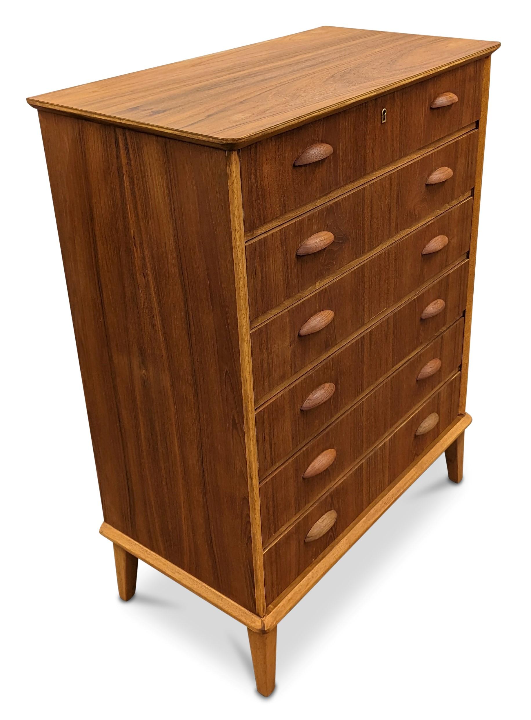 Vintage Danish Mid-Century Teak Dresser, 112240 1