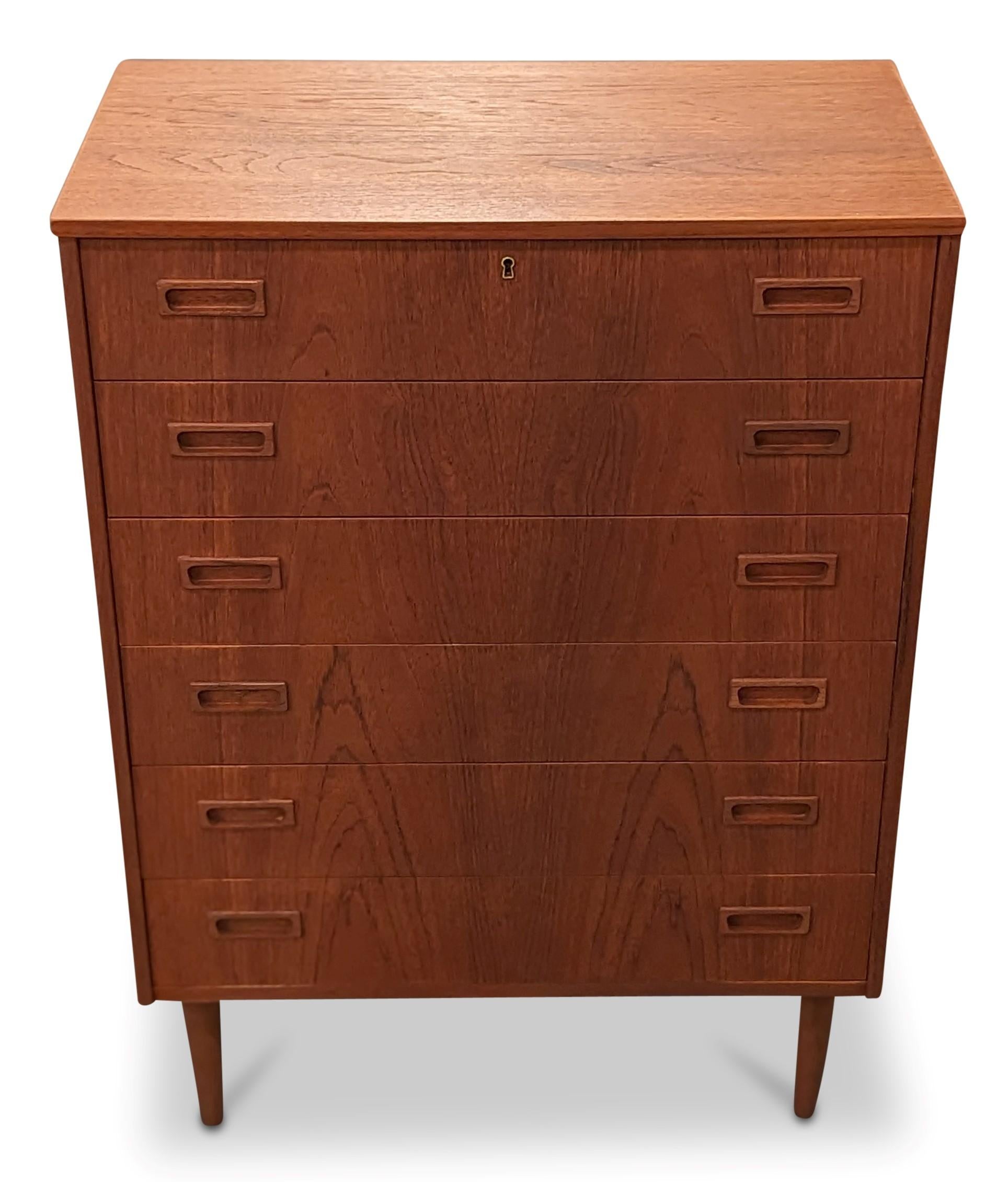 Vintage Danish Mid Century Teak Dresser - 122205 In Good Condition In Jersey City, NJ