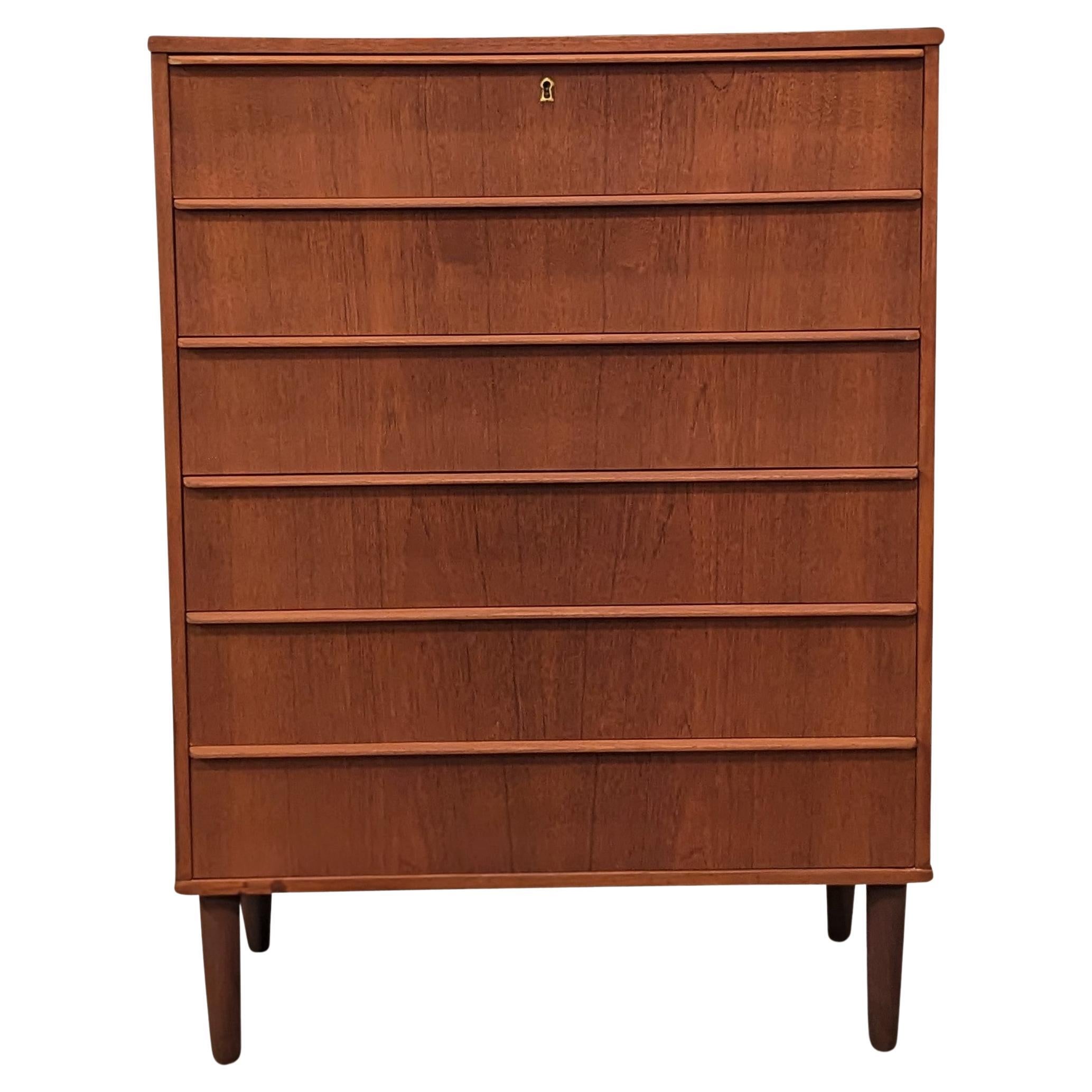 Vintage Danish Mid Century Teak Dresser "6927" at 1stDibs