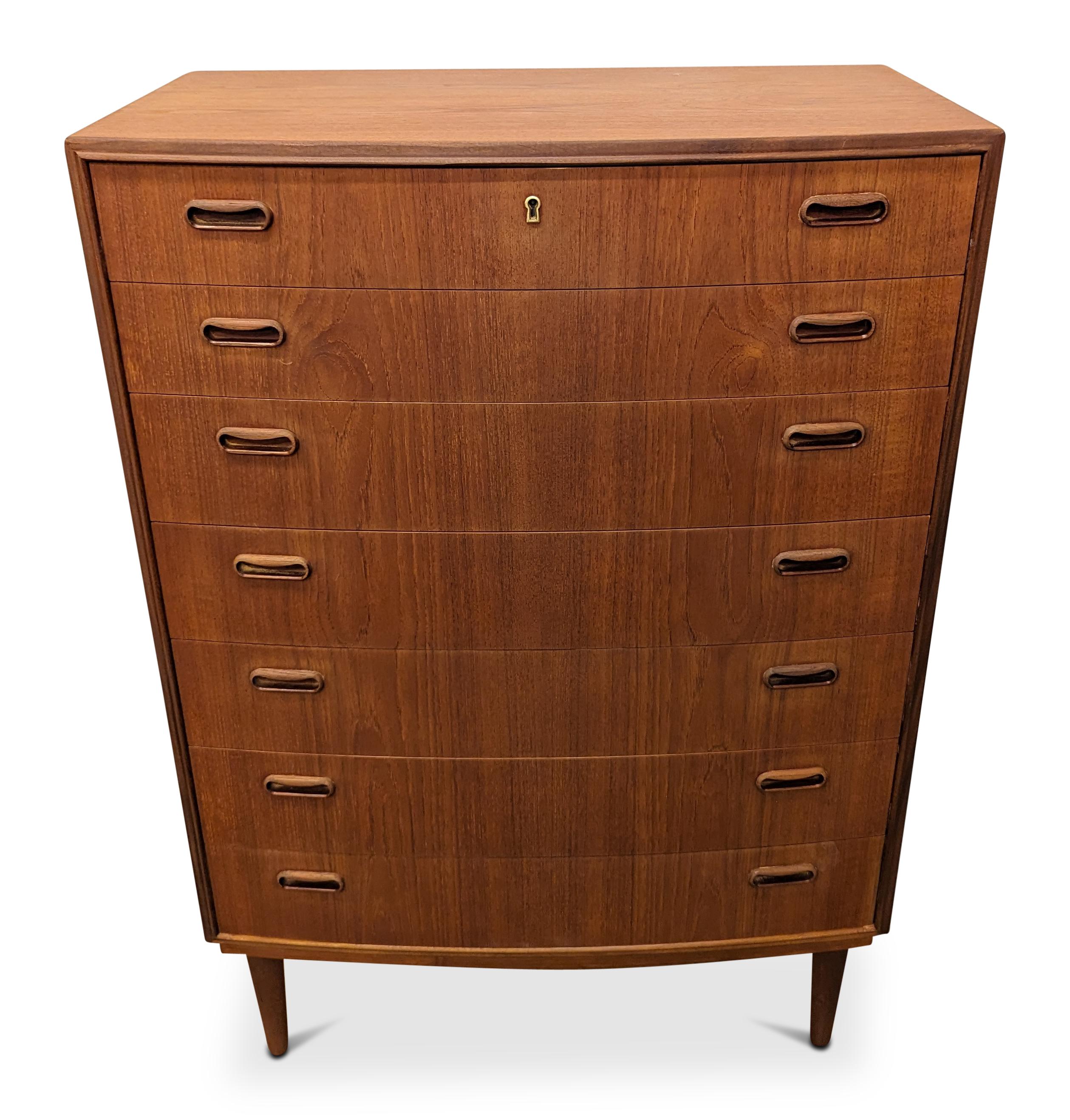 Vintage Danish Mid Century Teak Dresser - 122372 In Good Condition In Jersey City, NJ