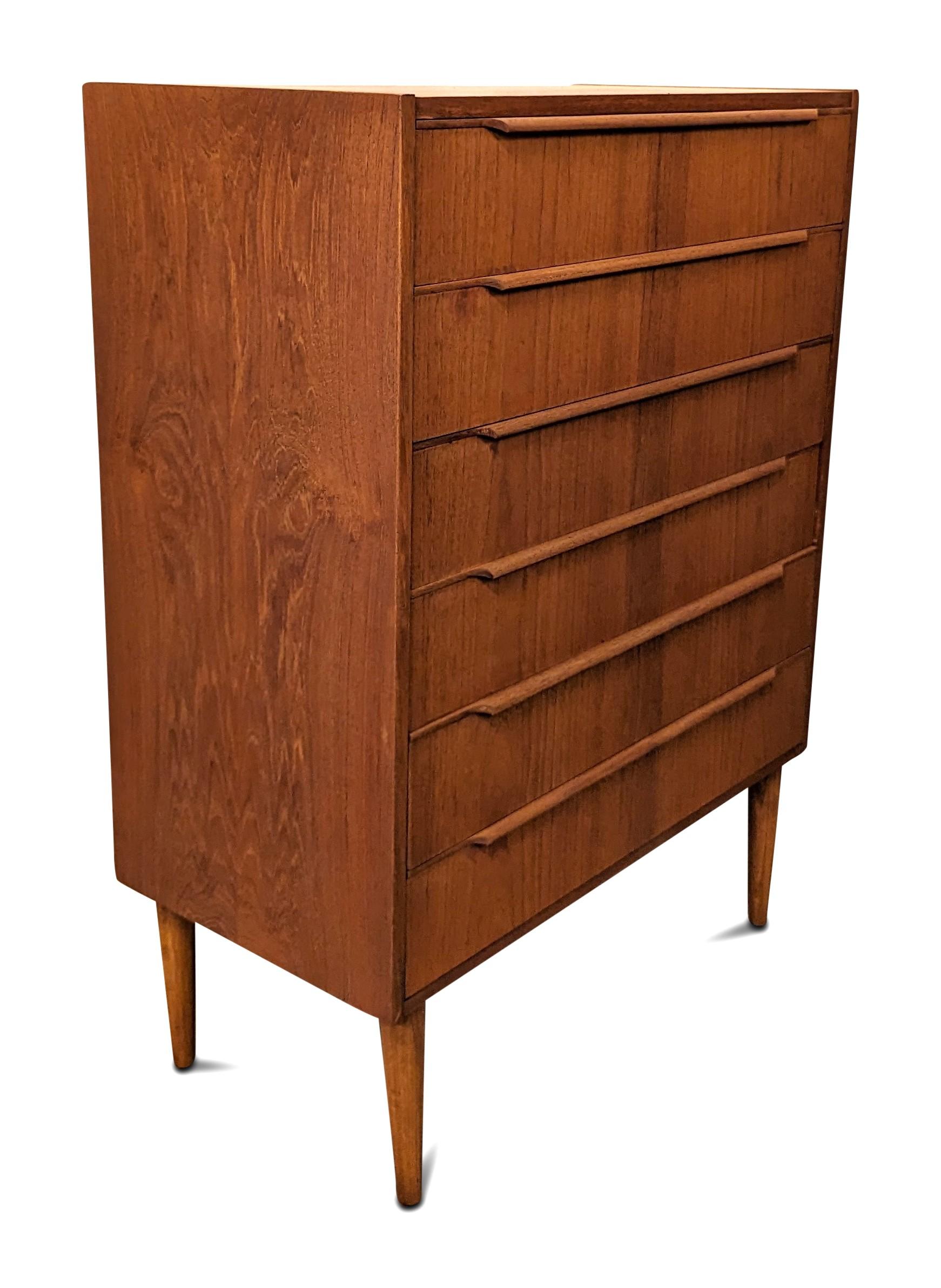 Vintage Danish Mid Century Teak Dresser - 122374 In Good Condition In Jersey City, NJ