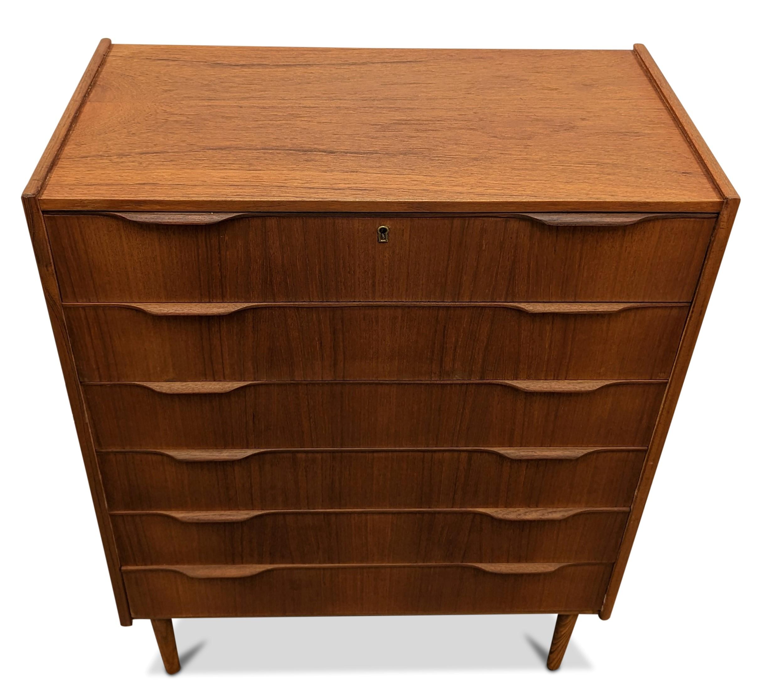 Mid-20th Century Vintage Danish Mid Century Teak Dresser, 221138