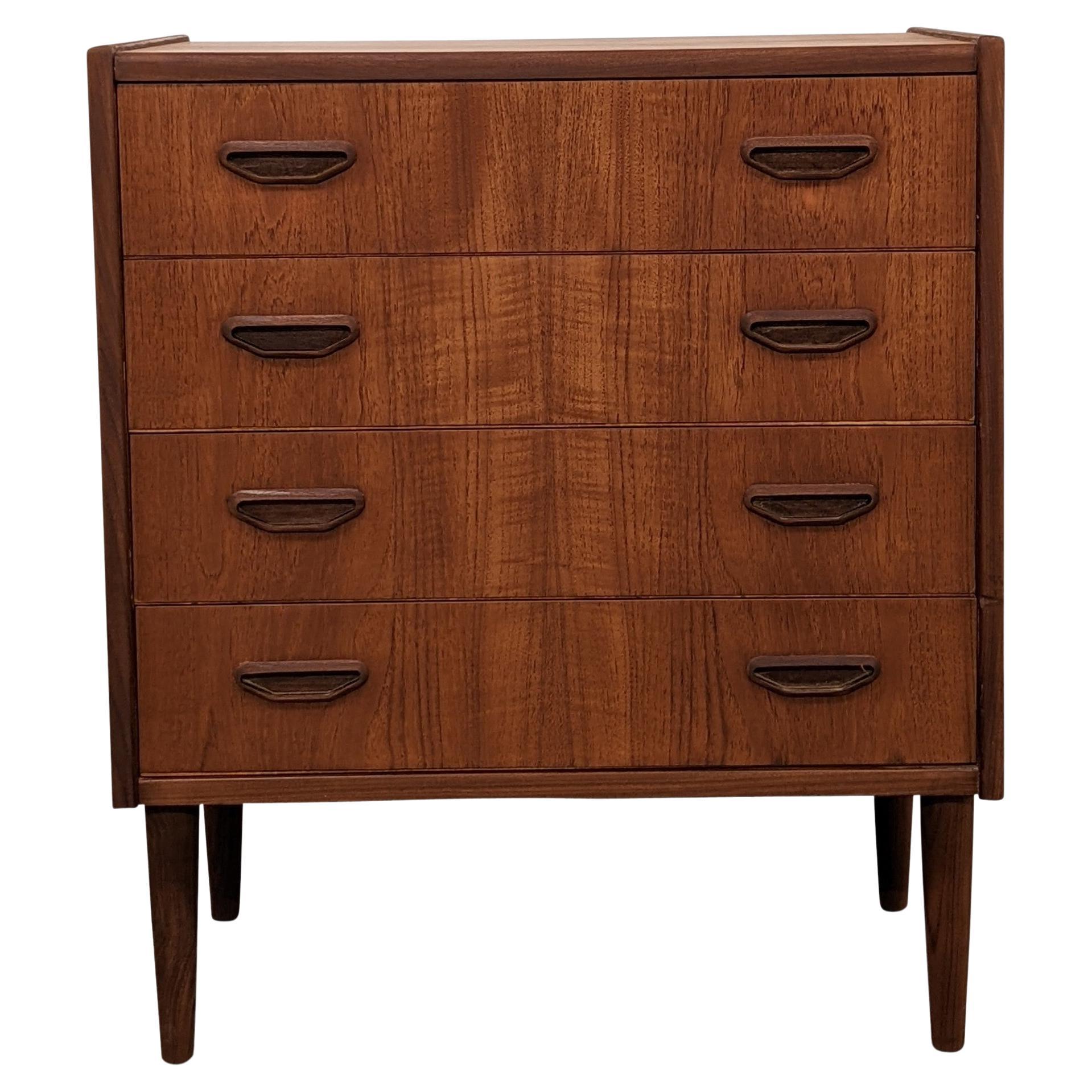 Vintage Danish MidCentury Teak Dresser "3065" at 1stDibs