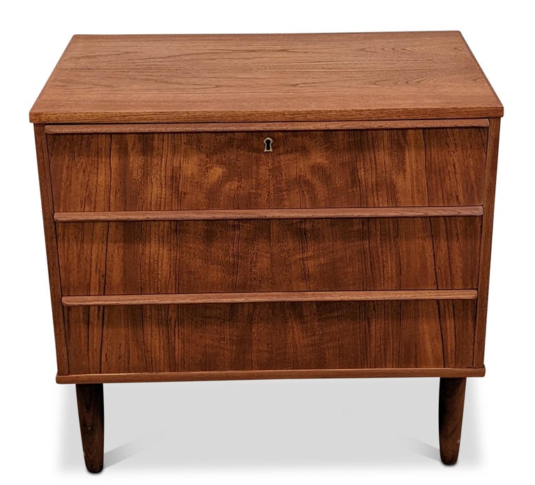 Vintage Danish Mid Century Teak Dresser "4511" For Sale at 1stDibs