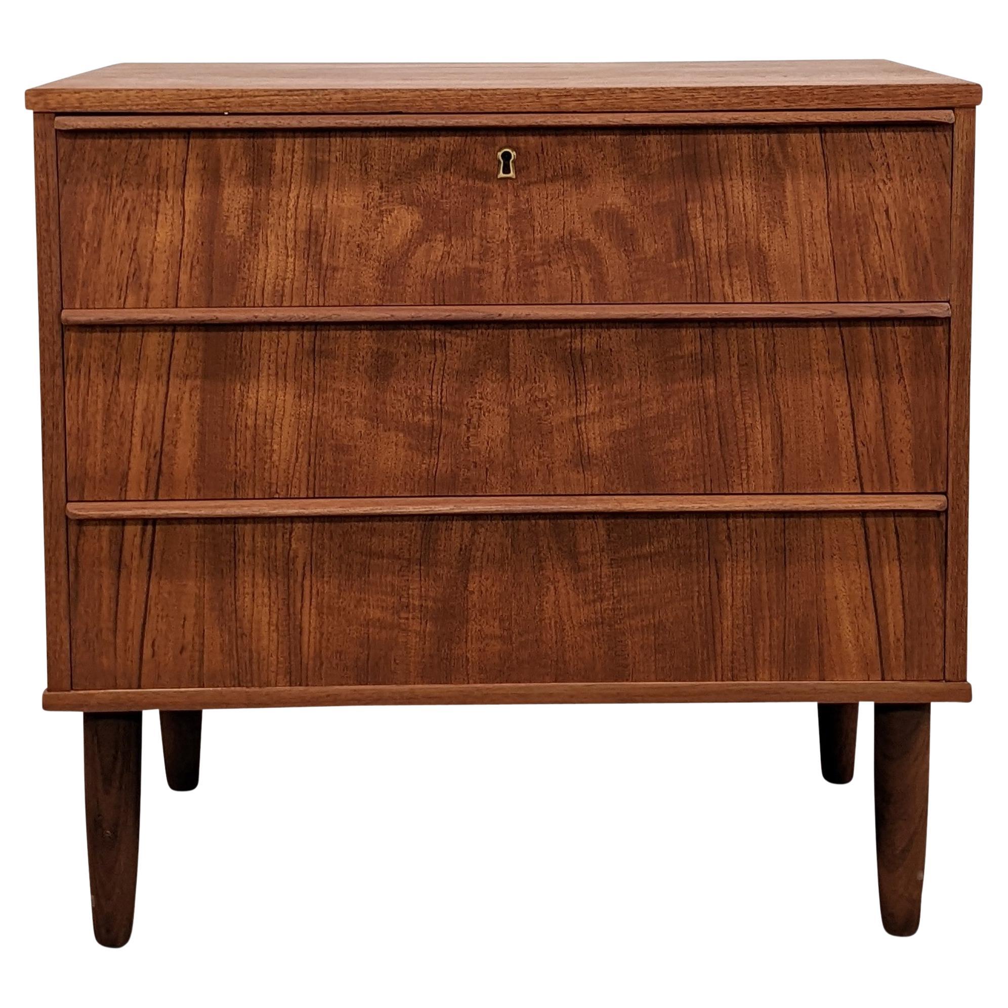 Vintage Danish Mid Century Teak Dresser "8790" For Sale at 1stDibs