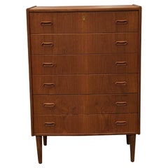 Retro Danish Mid-Century Teak Dresser "8783"