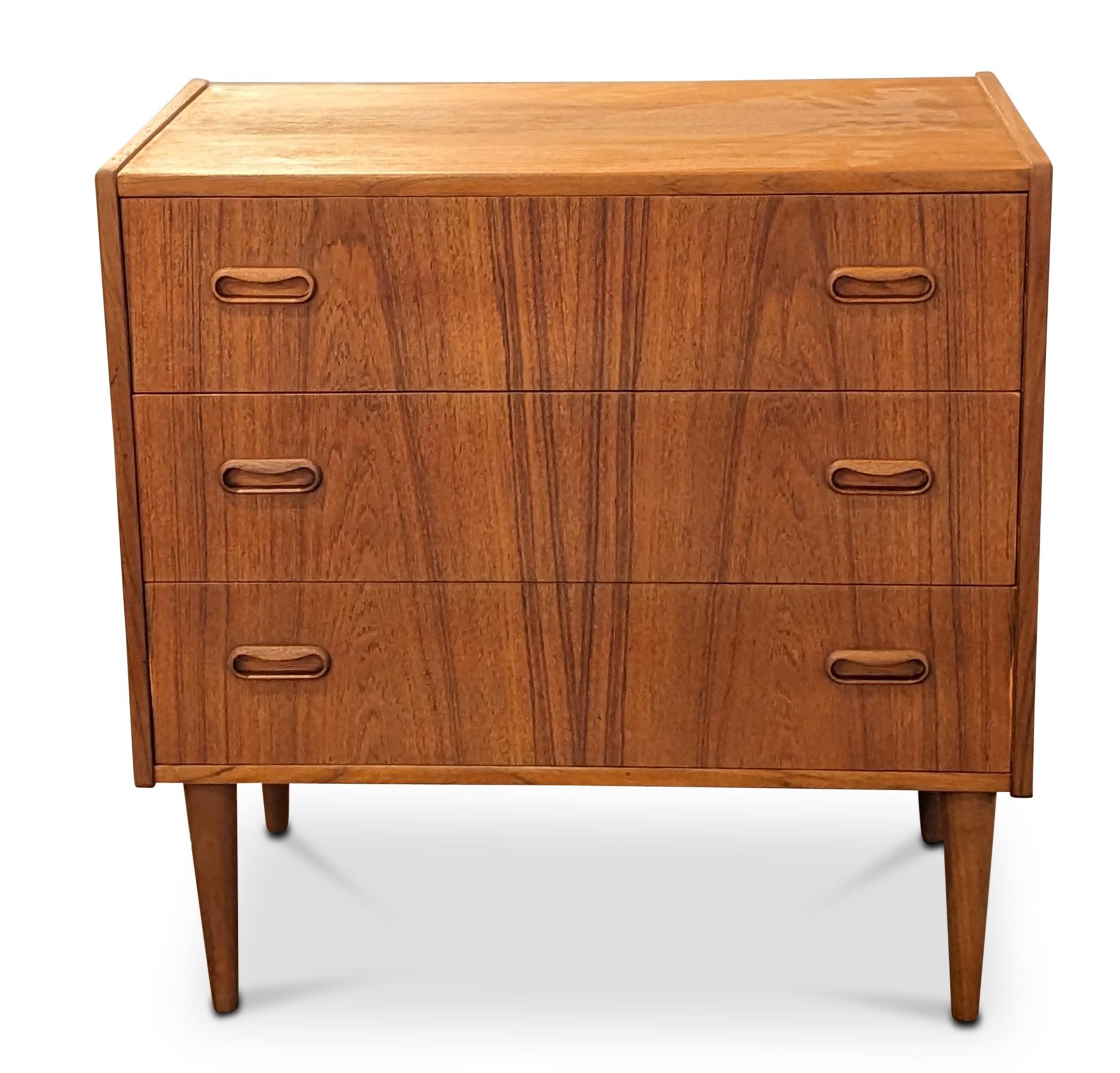 Vintage Danish Mid Century Teak Dresser / Nightstand - 072343 In Good Condition In Jersey City, NJ