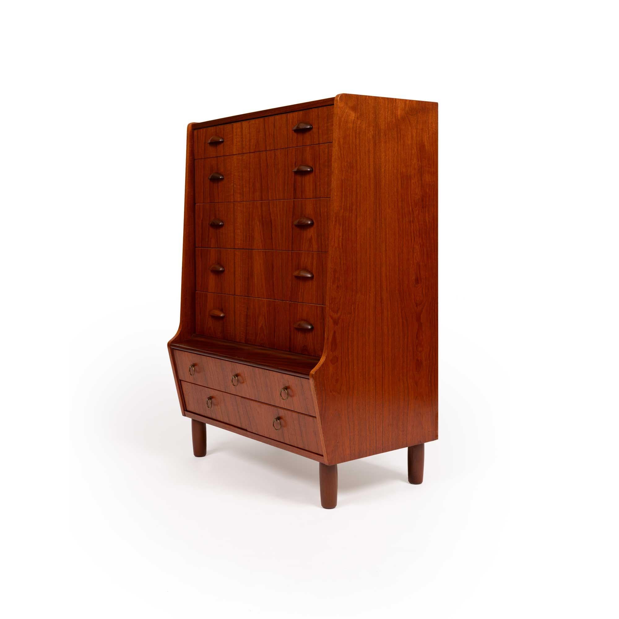 Vintage Danish Mid-Century Teak Eight Drawer Dresser 1960s In Good Condition In Emeryville, CA