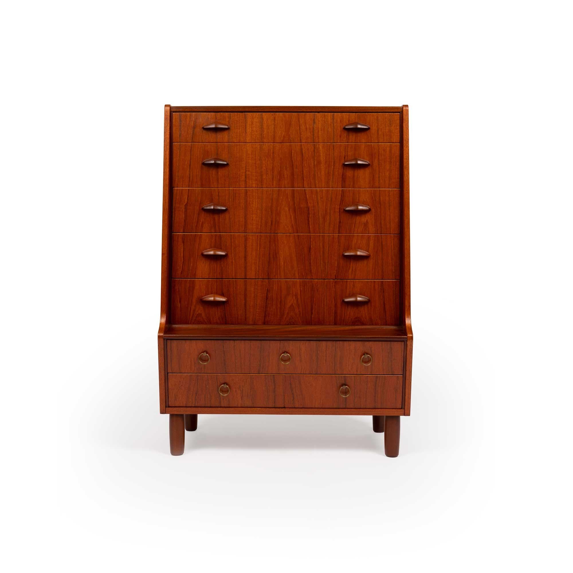 Vintage Danish Mid-Century Teak Eight Drawer Dresser 1960s 3