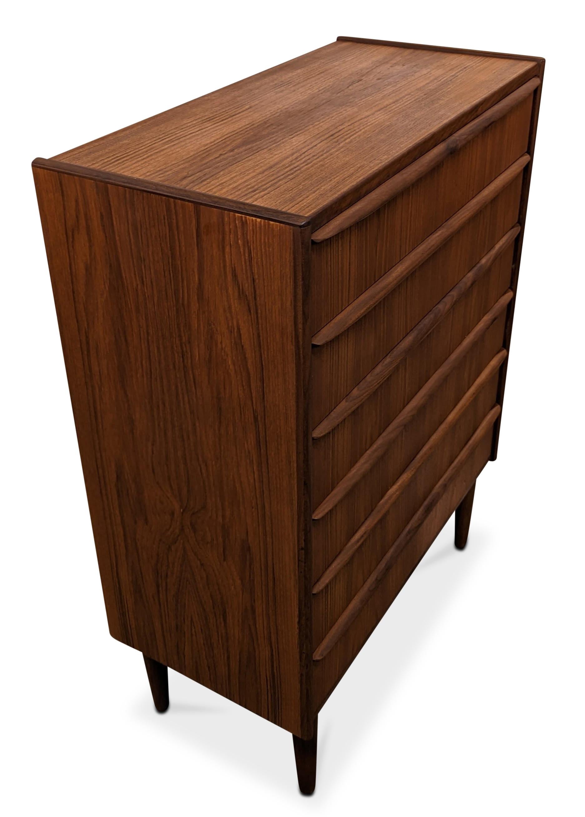 Vintage Danish Midcentury Teak High Boy Dresser, 022339 In Good Condition In Jersey City, NJ