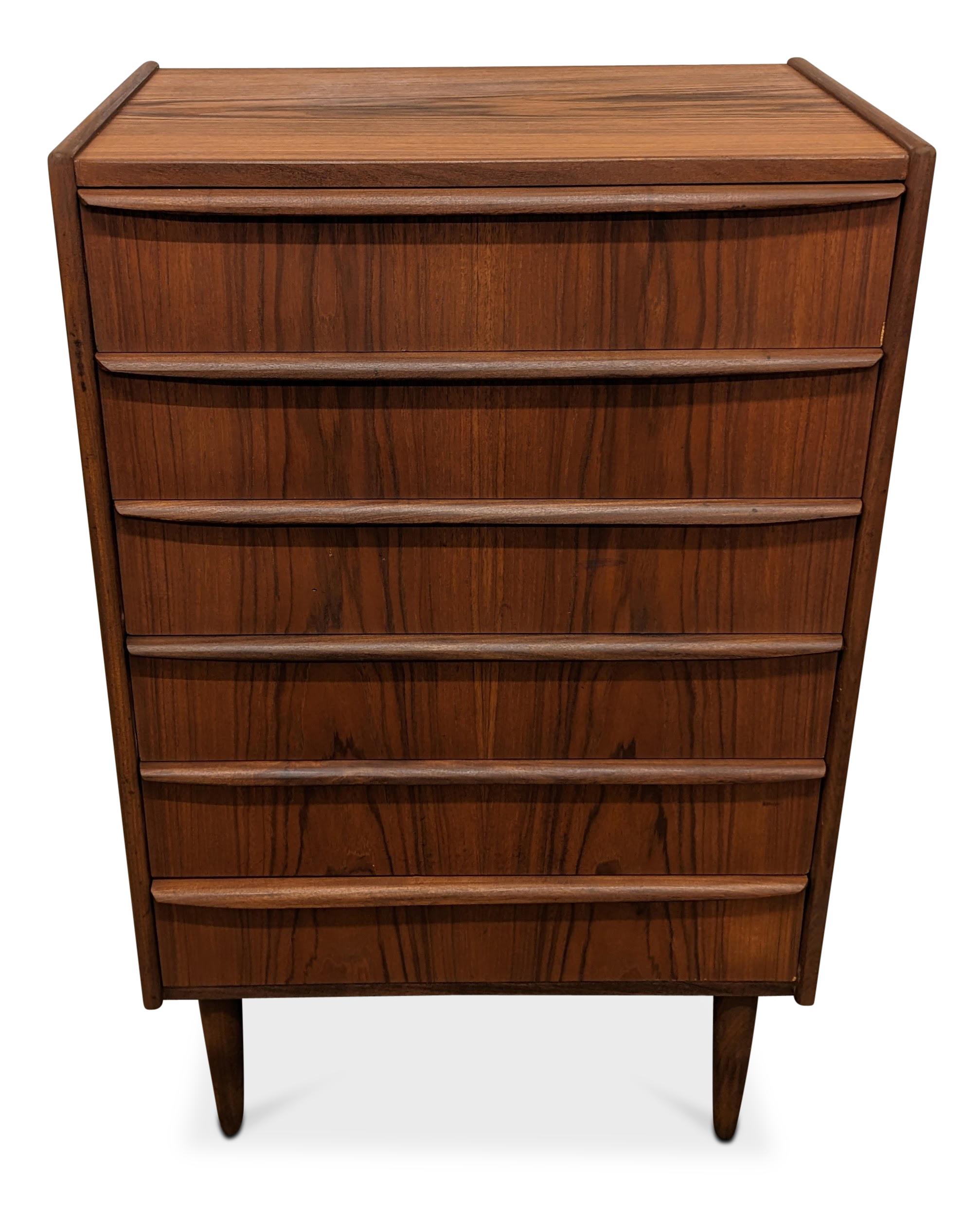 Vintage Danish Midcentury Teak High Boy Dresser, 022340 In Good Condition For Sale In Jersey City, NJ