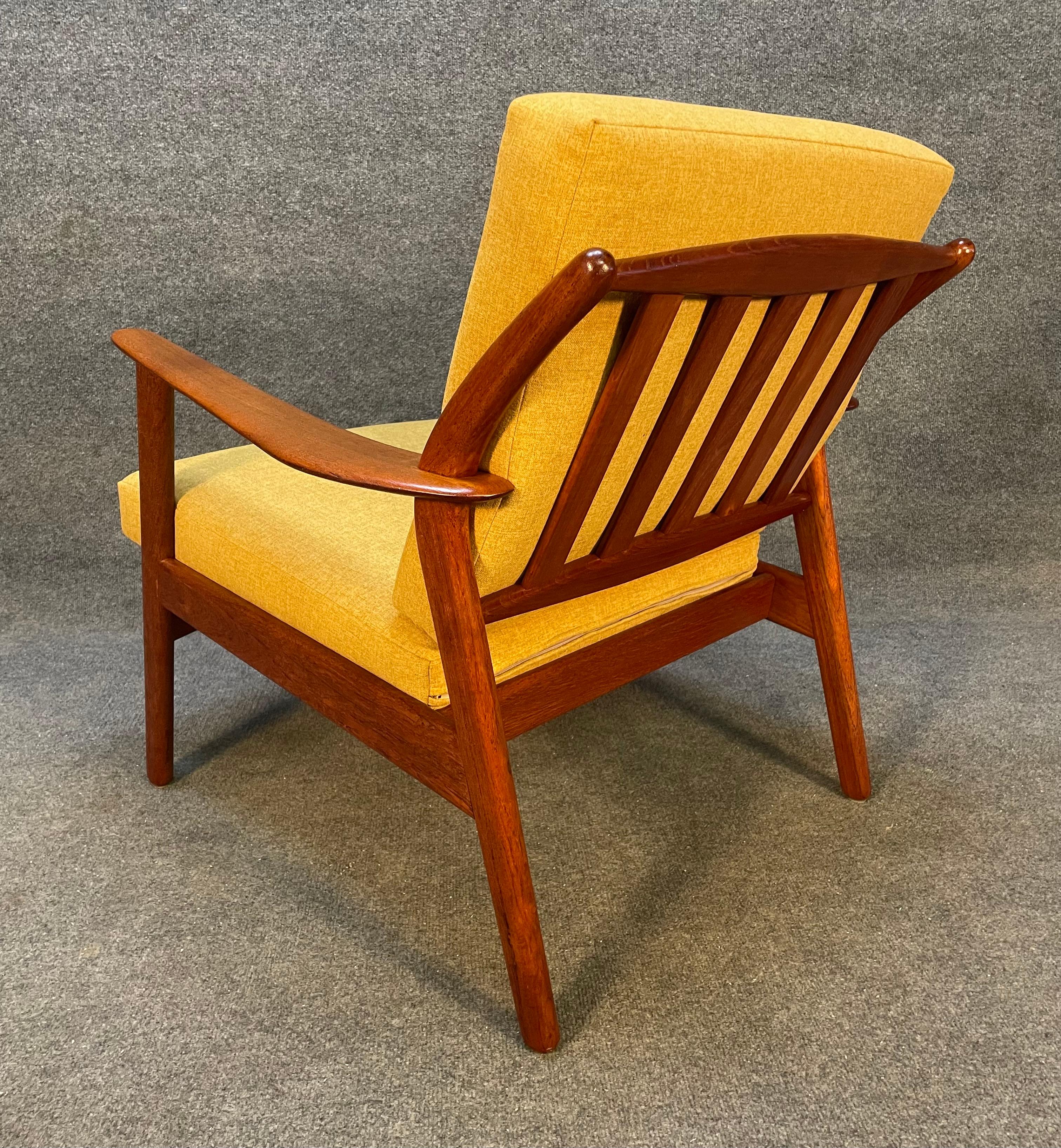 Here is a beautiful Scandinavian Modern easy chair in teak designed by Niels Kofoed and manufactured by Kofoed Møbelfabrik in Denmark in the 1960's.
This exquisite chair, recently imported from Europe to California before its refinishing, features