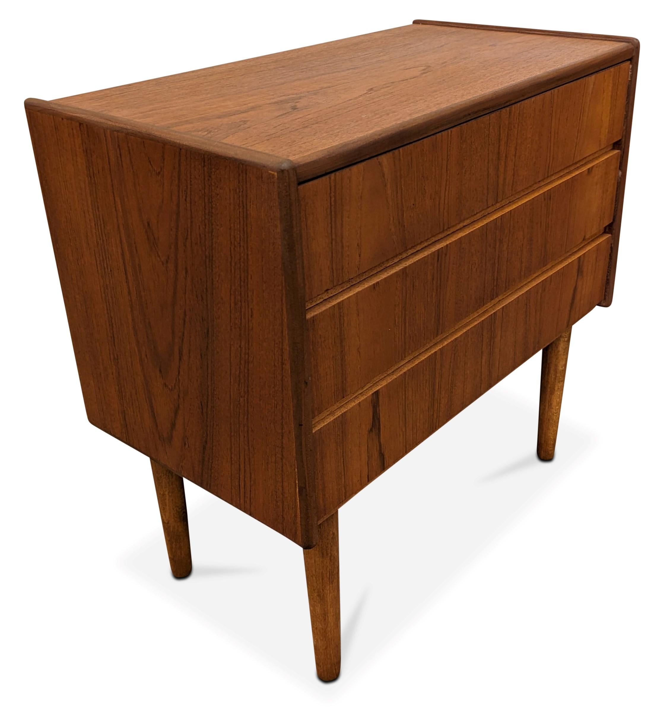 Vintage Danish Mid-Century Modern, made in the 1950s - Recently refurbished

These pieces are more than 65+ years old and some wear and tear can be expected, but we do everything we can to refurbish them with respect to the design.

There is a