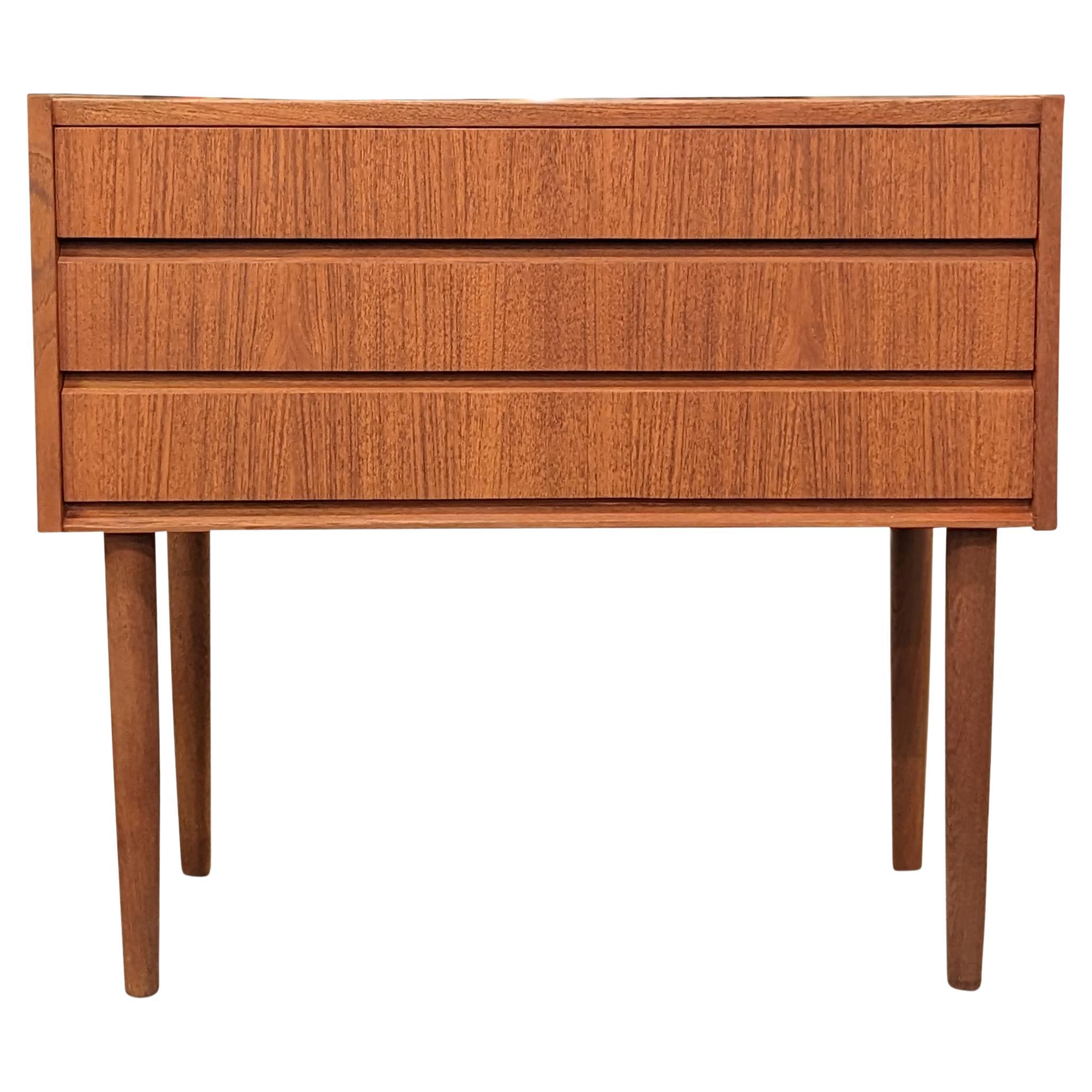 Vintage Danish MidCentury Teak Nightstand "7317" at 1stDibs