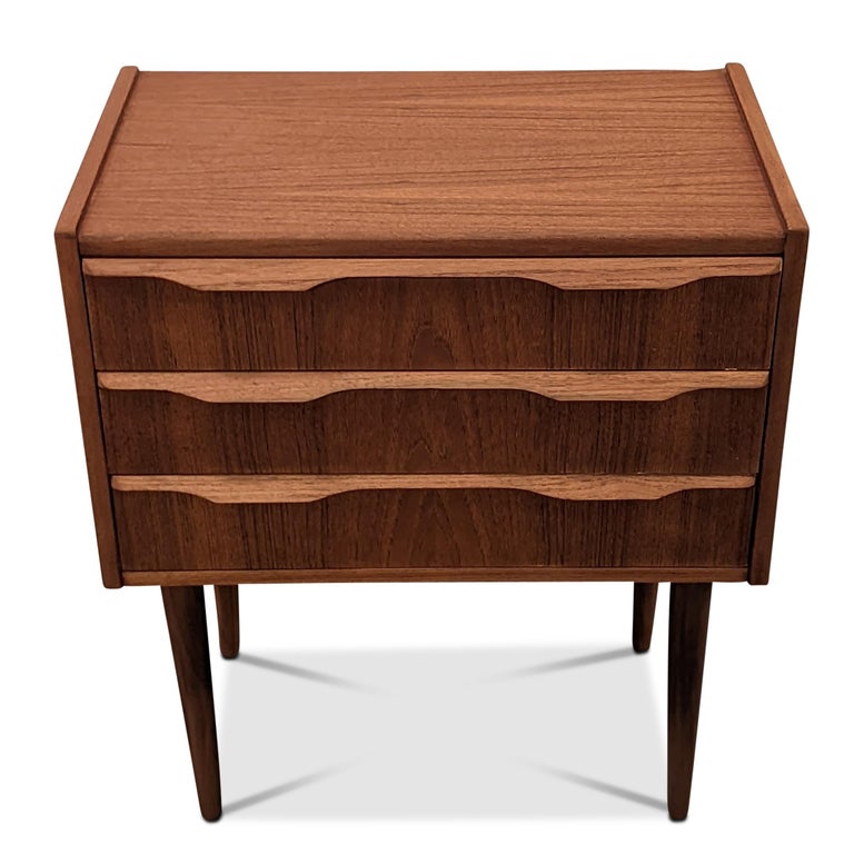 Vintage Danish Mid Century Teak Nightstand "7171" For Sale at 1stDibs
