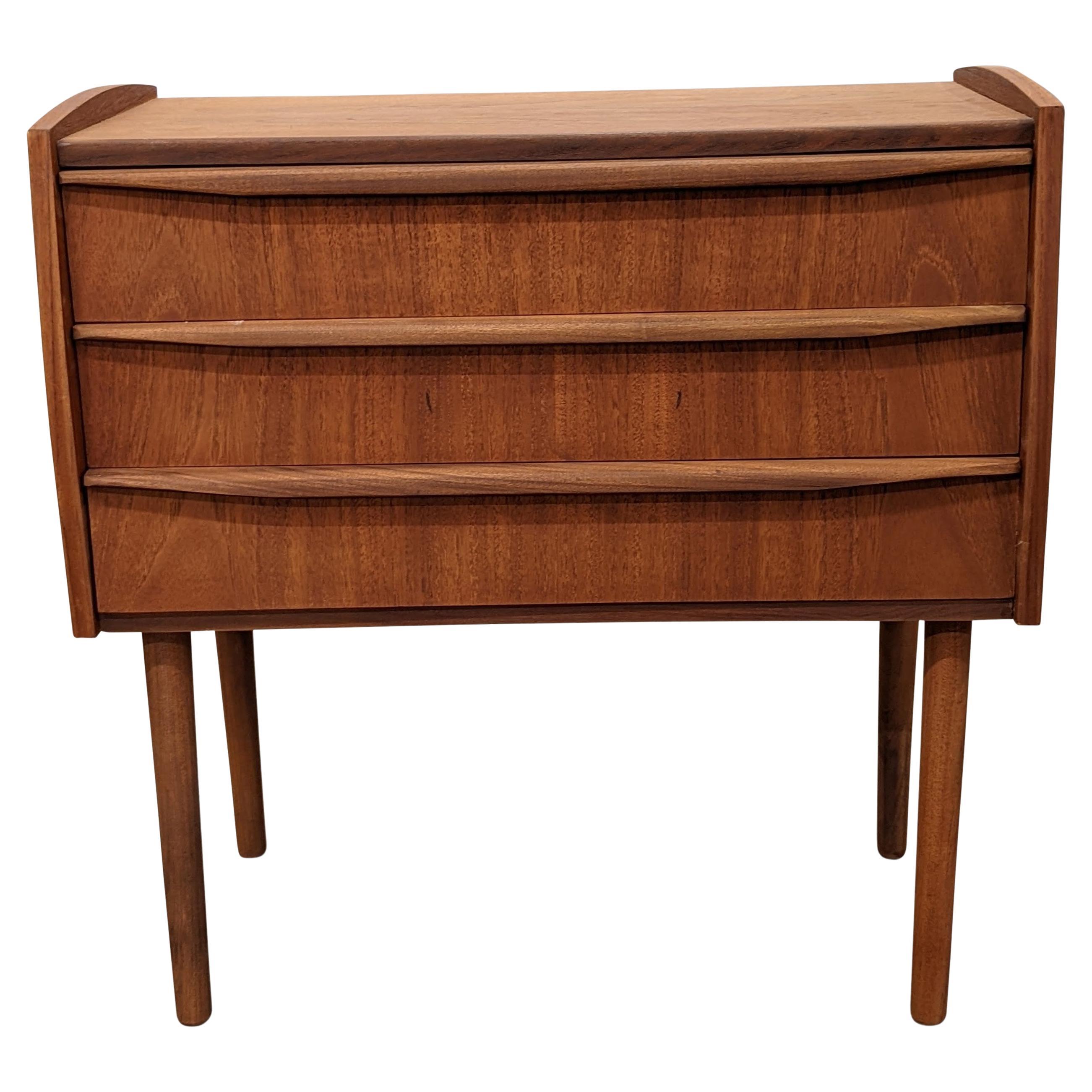 Vintage Danish Mid Century Teak Nightstand "6789" For Sale at 1stDibs