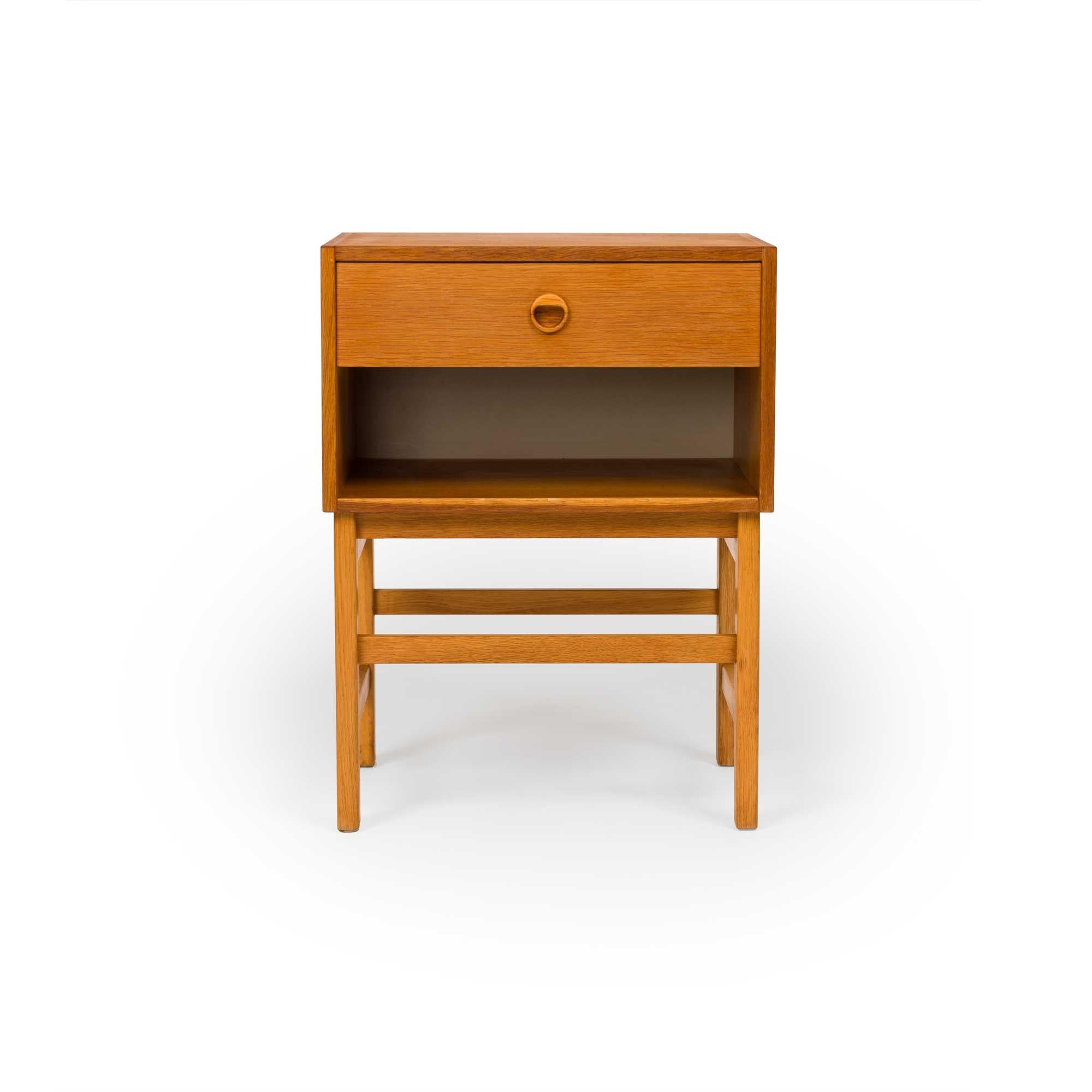 Paire de tables de nuit/tables d'appoint en teck d'origine danoise du milieu du siècle dernier Bon état - En vente à Emeryville, CA