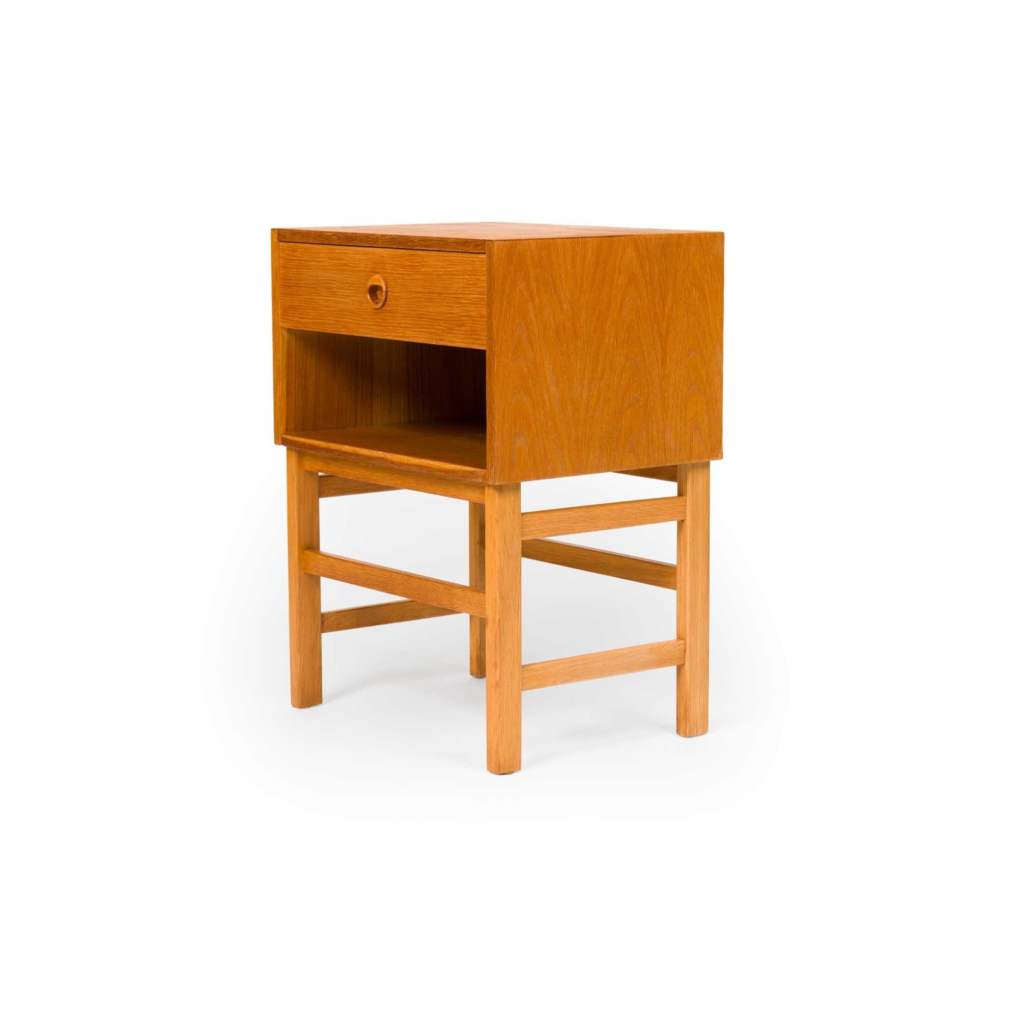 Teck Paire de tables de nuit/tables d'appoint en teck d'origine danoise du milieu du siècle dernier en vente