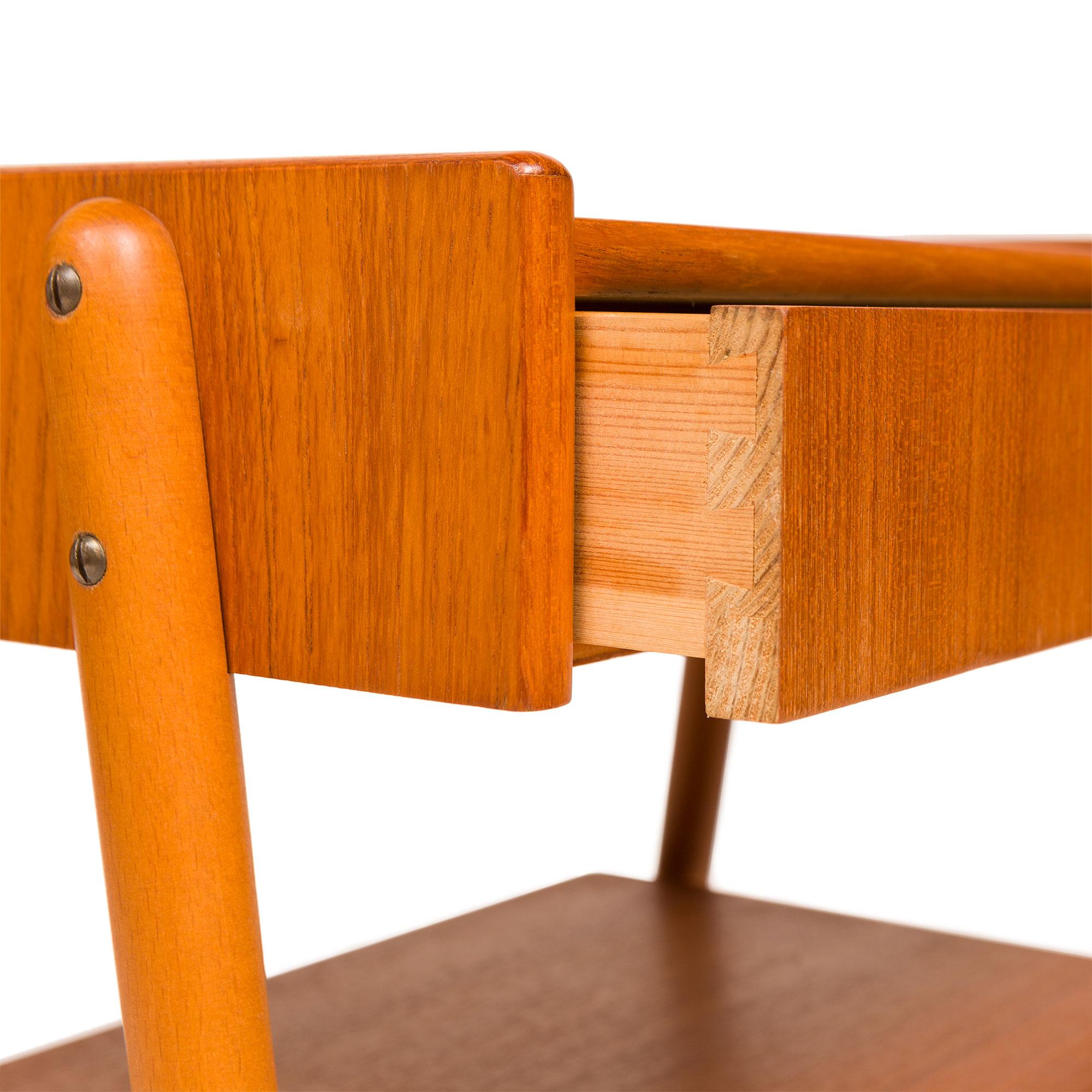 Vintage Danish Mid-Century Teak & Oak Nightstands Bedside Tables Pair For Sale 4