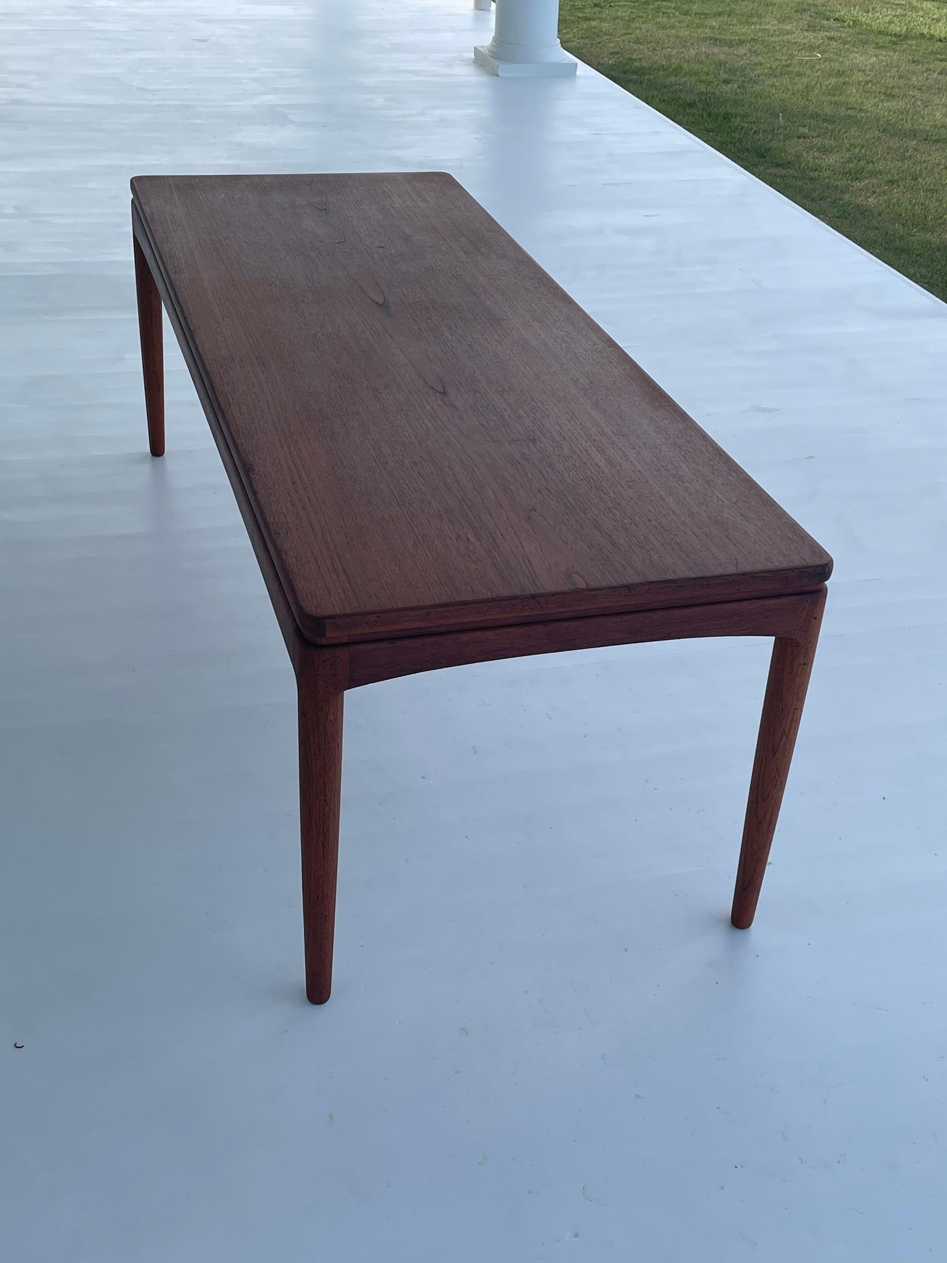 Danese Tavolino o panca rettangolare in teak danese d'epoca della metà del secolo scorso in vendita