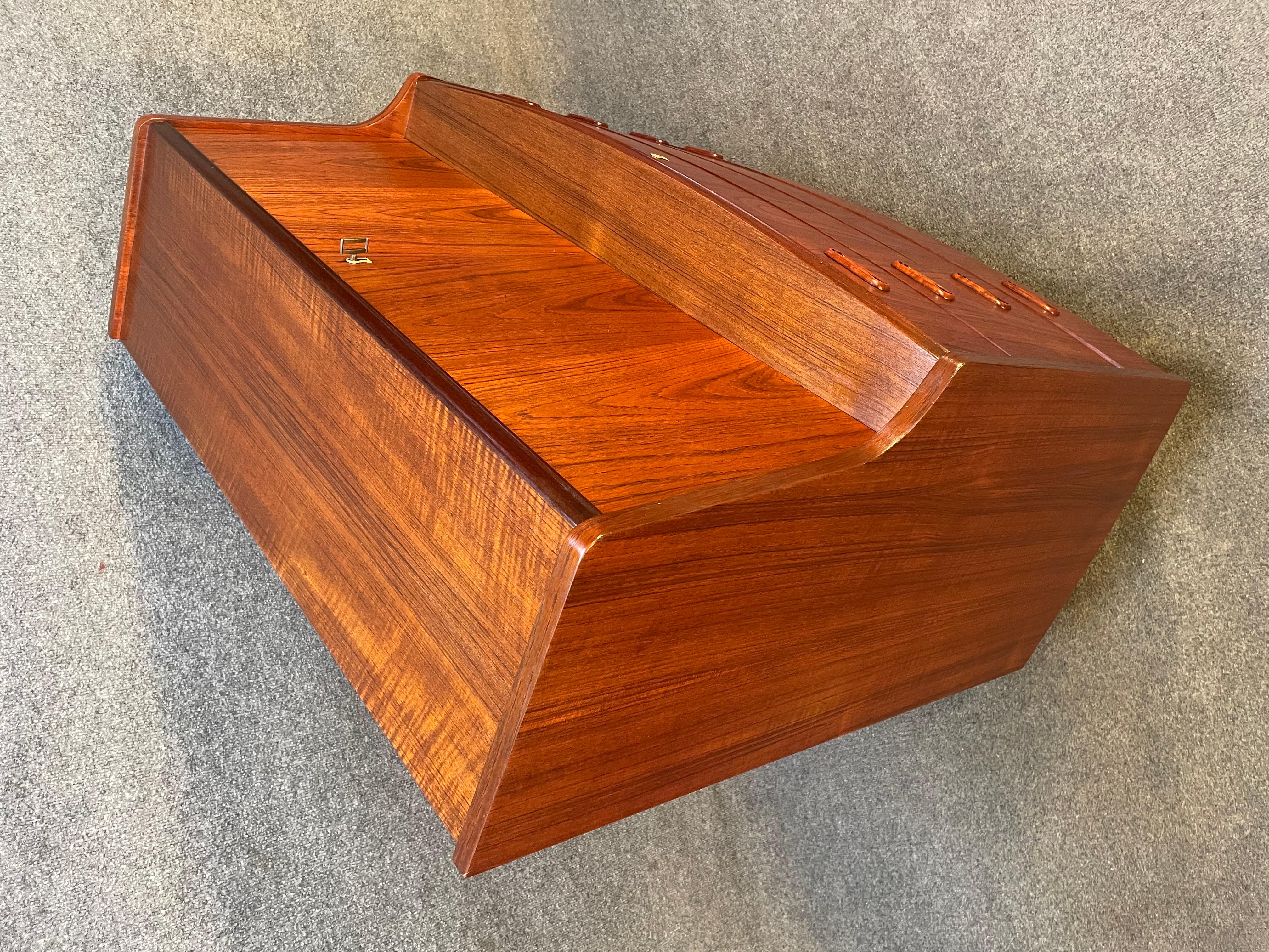 Vintage Danish Midcentury Teak Secretary Desk in the Manner of Arne Vodder In Excellent Condition For Sale In San Marcos, CA