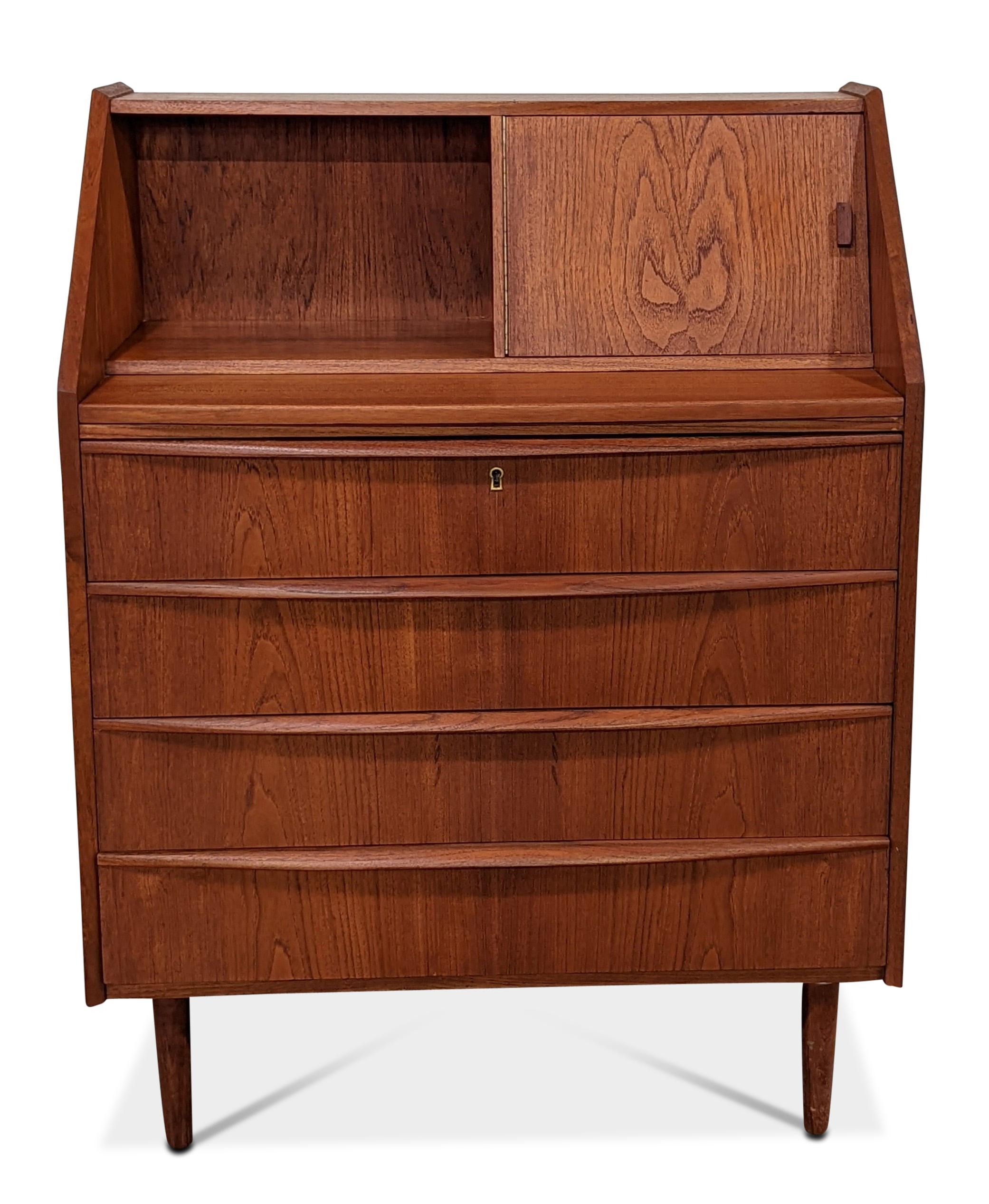 Vintage Danish Mid Century Modern, made in the 1950's - Recently refurbished

There is a science behind Danish Modern design. The world famous school of design in Copenhagen have made numbers of studies from the perfect height of a chair to how
