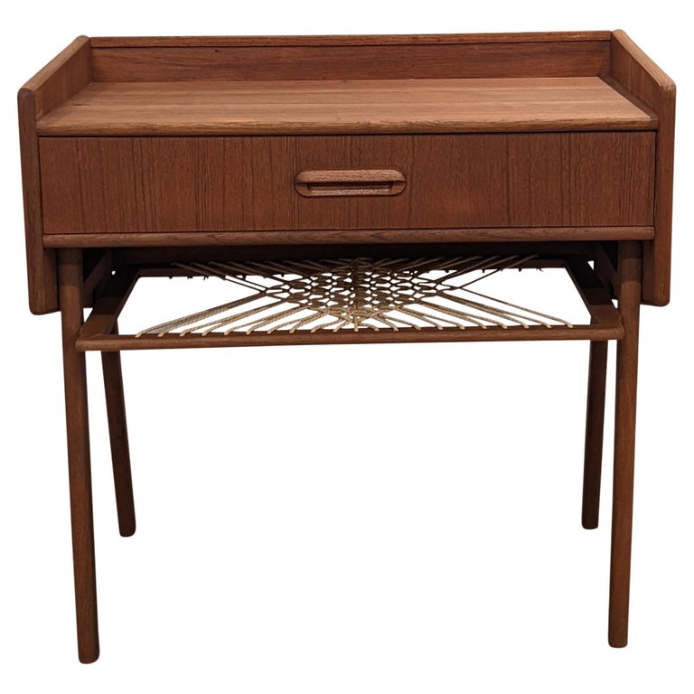 Vintage Danish Mid Century Teak Side Table / Nightstand "1069" at 1stDibs