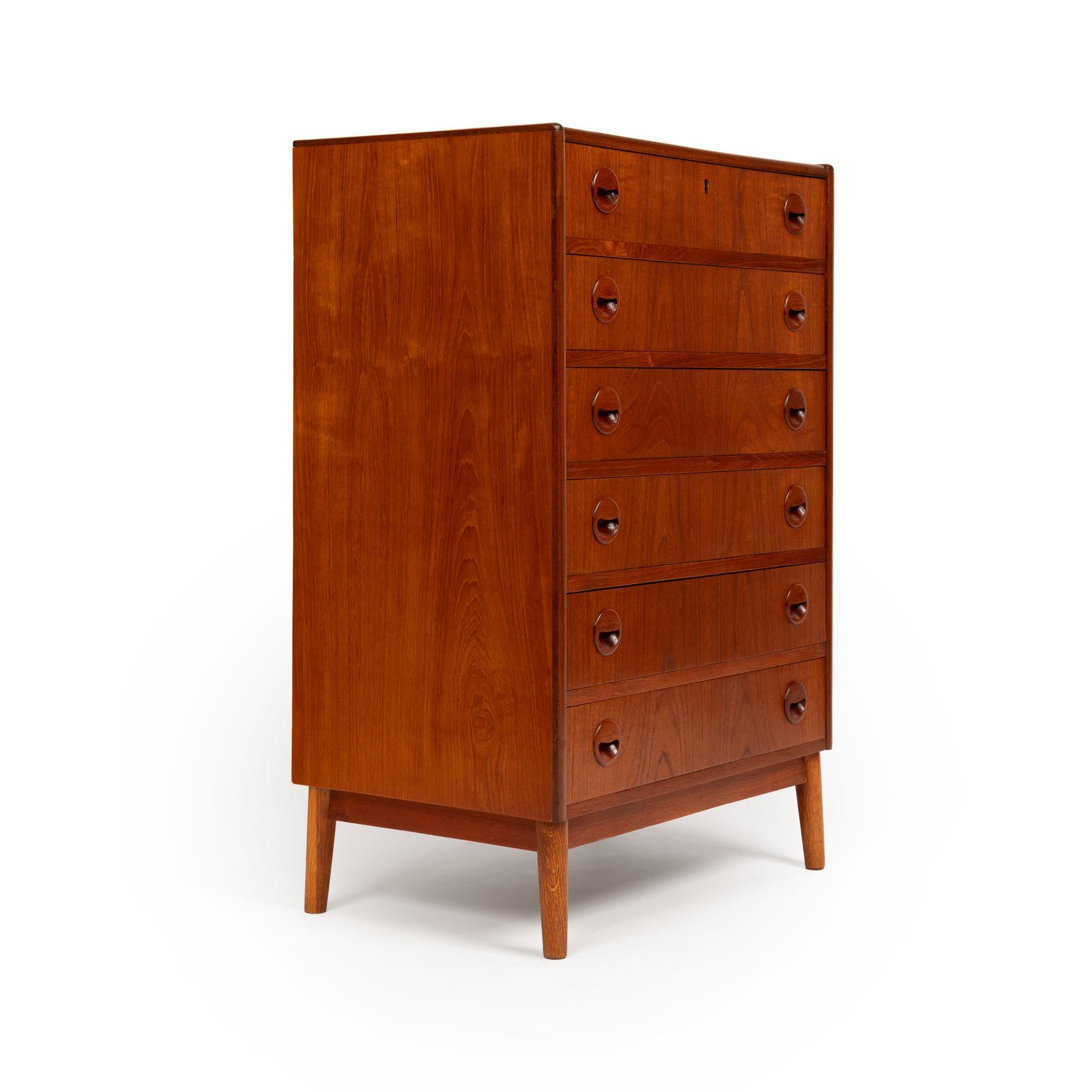 Mid-Century moderno Vintage Danish Mid-Century Teak Six Drawer Dresser in vendita