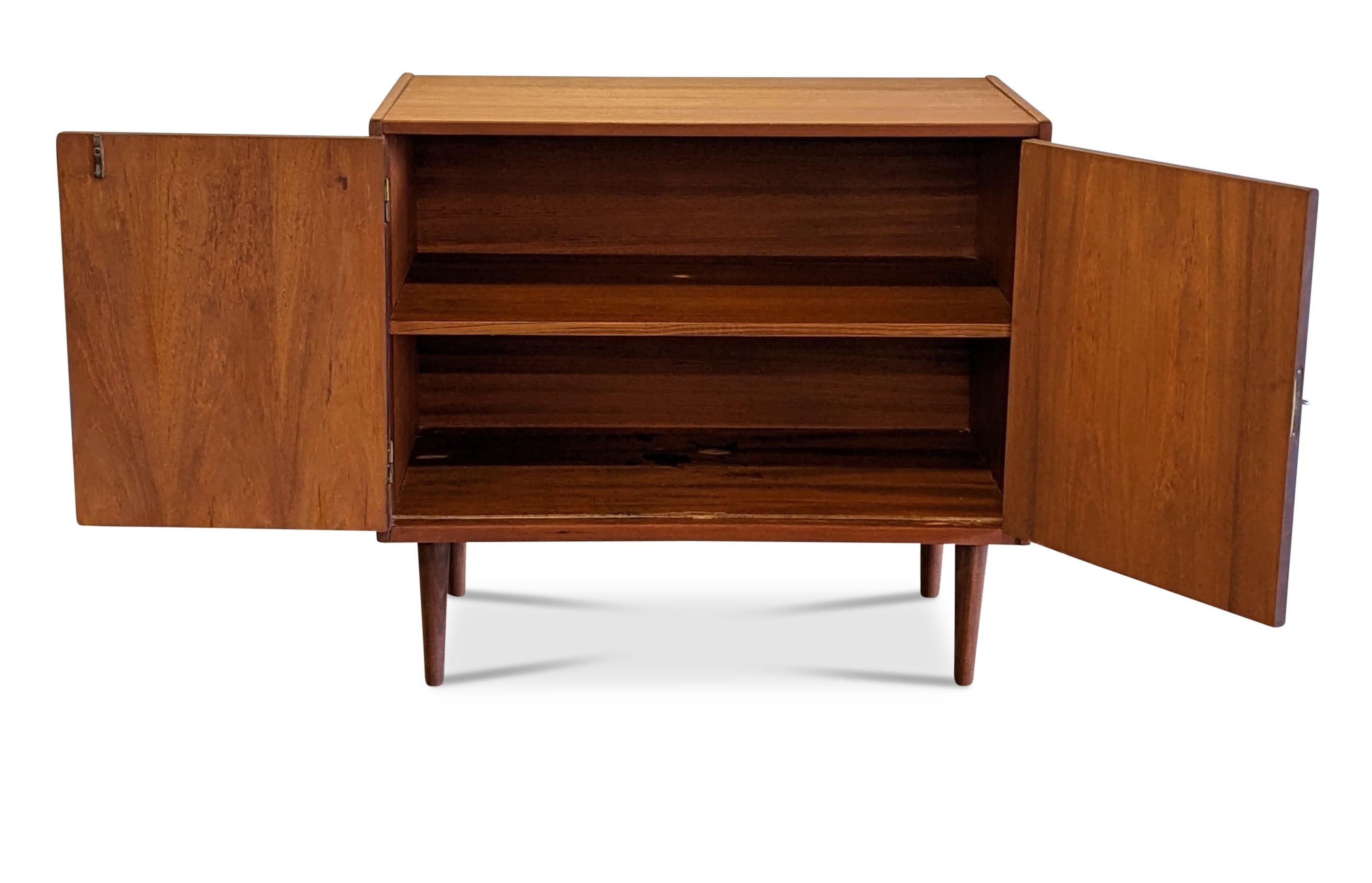 Mid-20th Century Vintage Danish Midcentury Teak Storage Cabinet, 042357