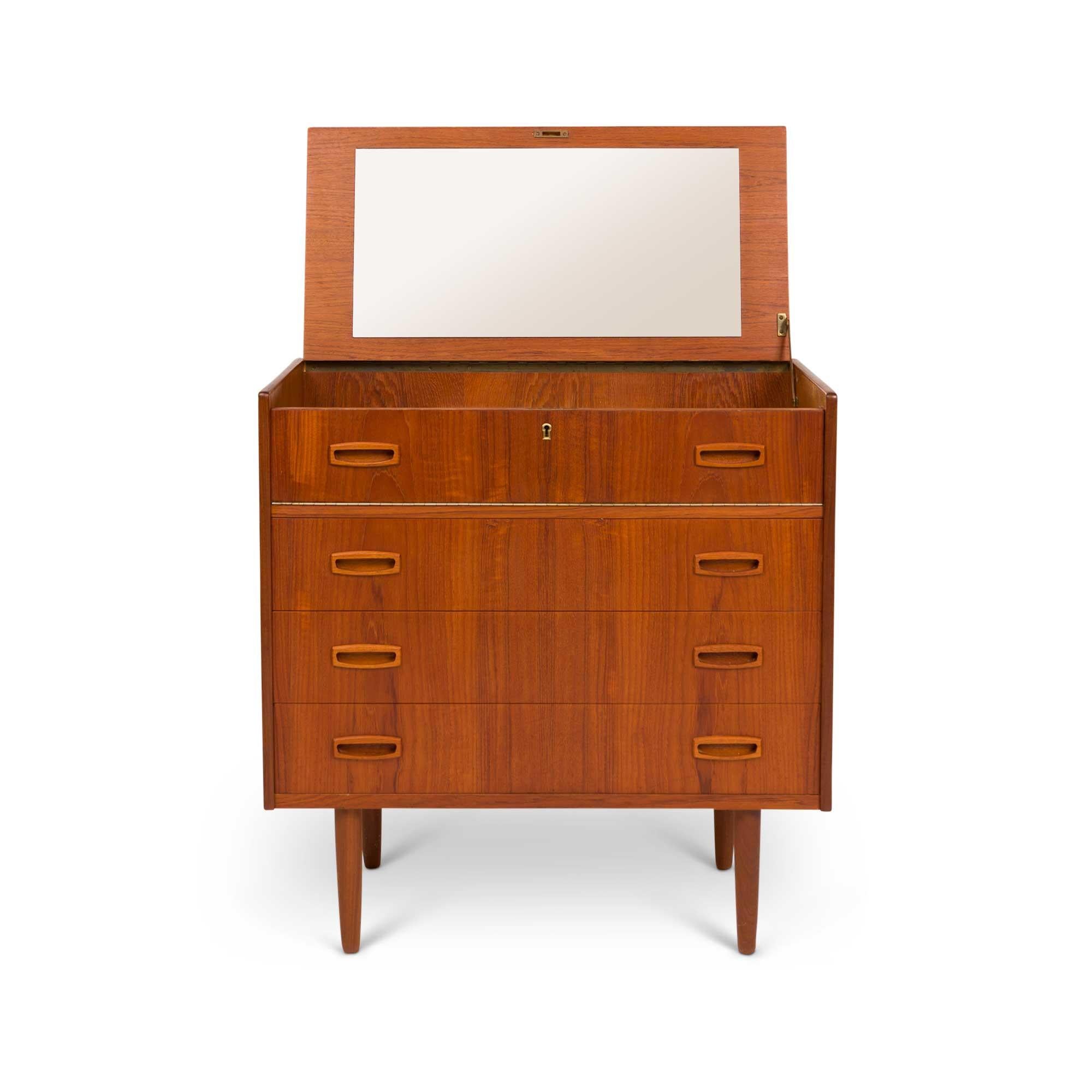 Vintage Danish Mid-Century Teak Three Drawer Vanity Dresser In Good Condition For Sale In Emeryville, CA