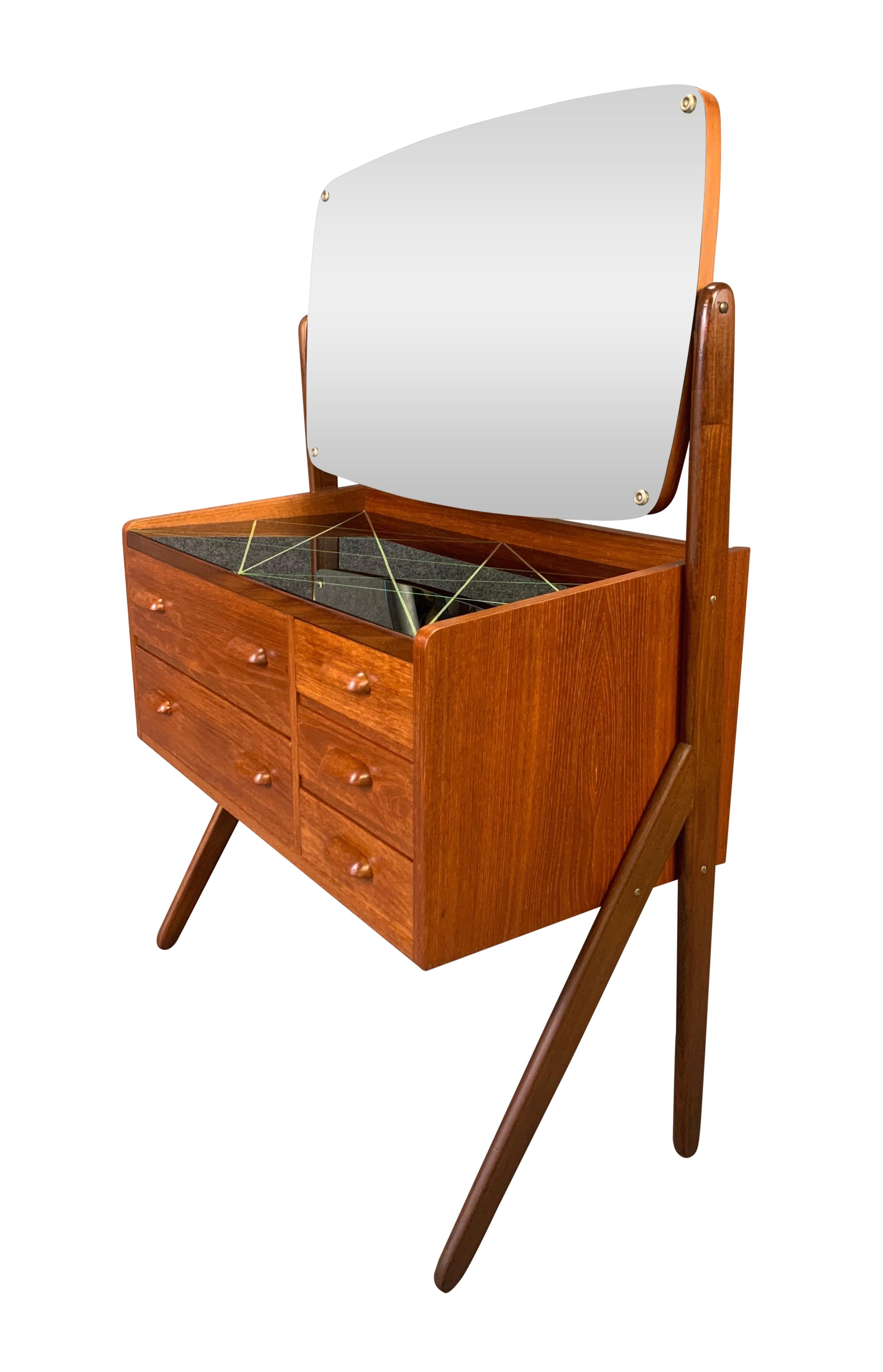 Here is a beautiful Scandinavian Modern dressing table in teak designed by Sigfred Omann and manufactured by Ølholm Møbelfabrik
in Denmark in the 1960s.
This lovely piece, recently imported from Copenhagen to California before its refinishing,