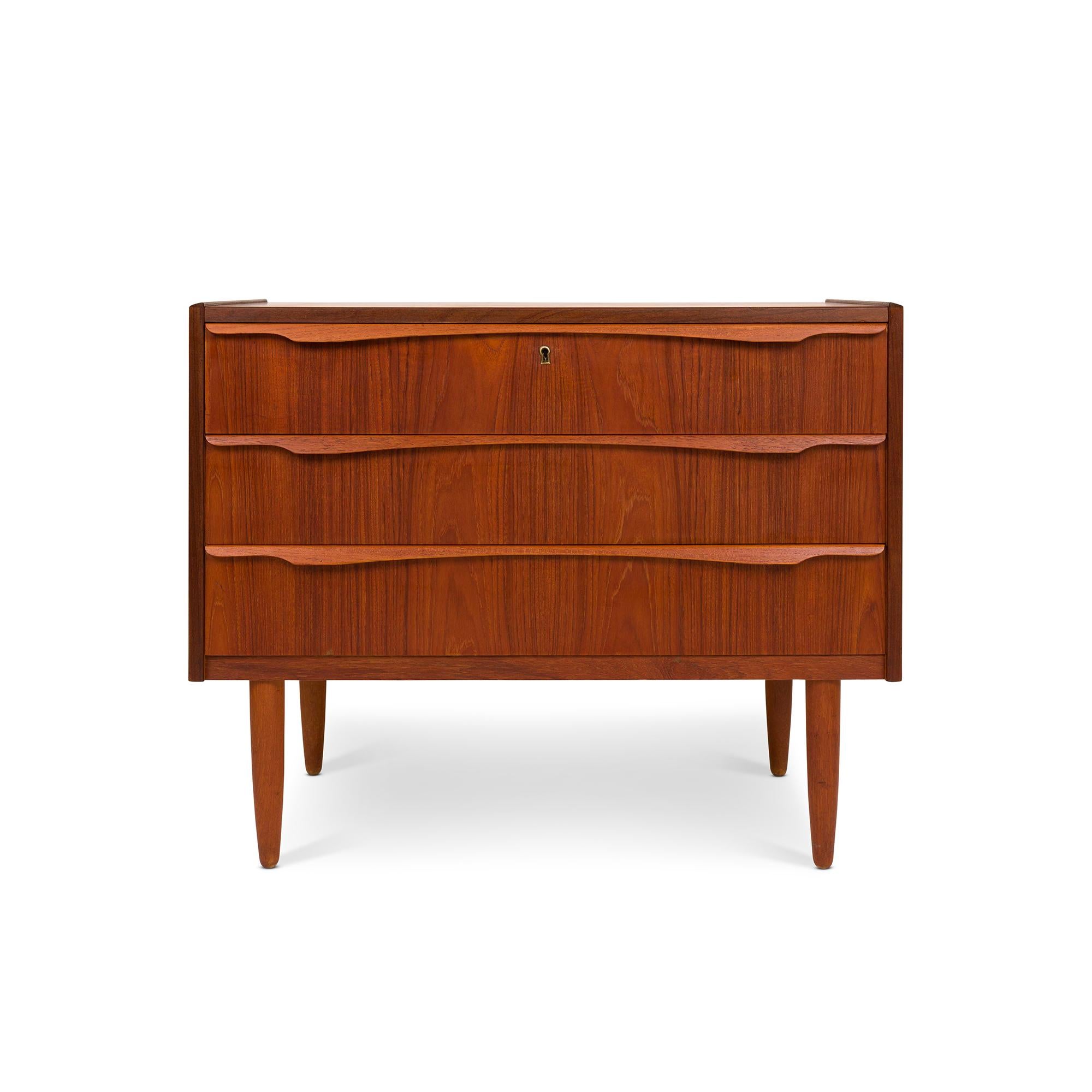 Danish Mid-Century furniture epitomizes Scandinavian design principles with its timeless elegance, functionality, and exceptional craftsmanship. Flourishing in the 1950s and 1960s, it reflects post-war sensibilities of simplicity and connection to