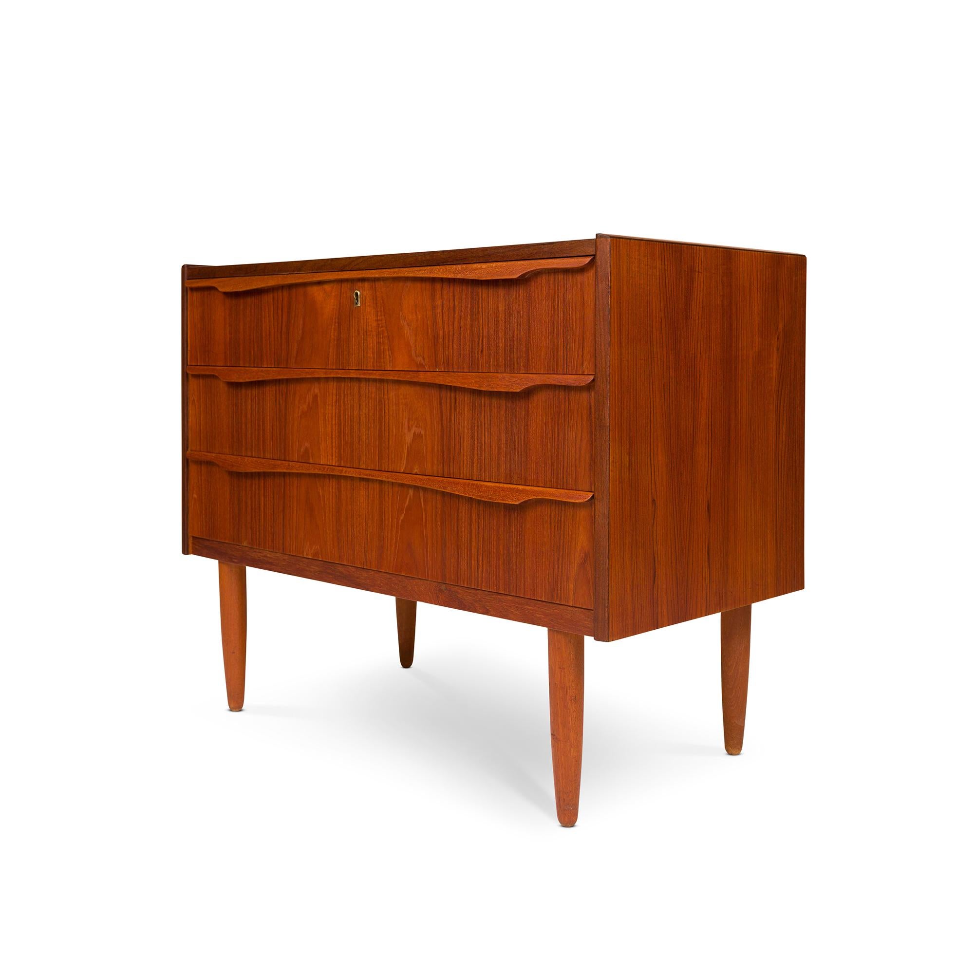 Vintage Danish Mid-Century Three-Drawer Lowboy In Good Condition For Sale In Emeryville, CA