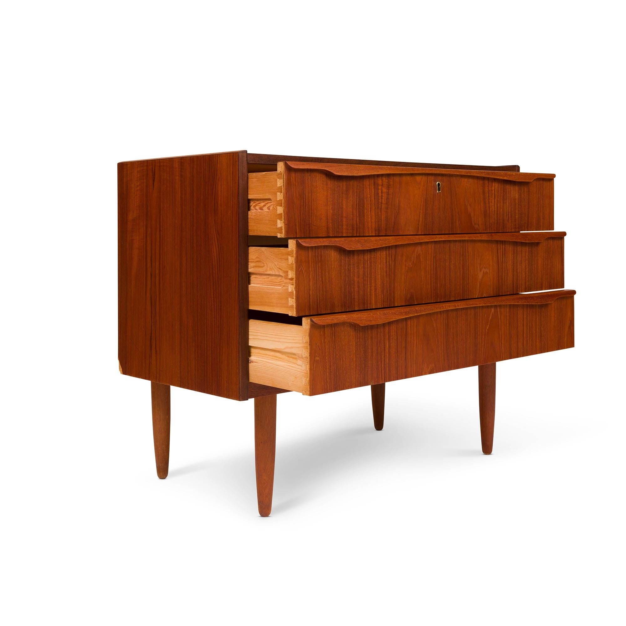 Vintage Danish Mid-Century Three Drawer Lowboy In Good Condition For Sale In Emeryville, CA