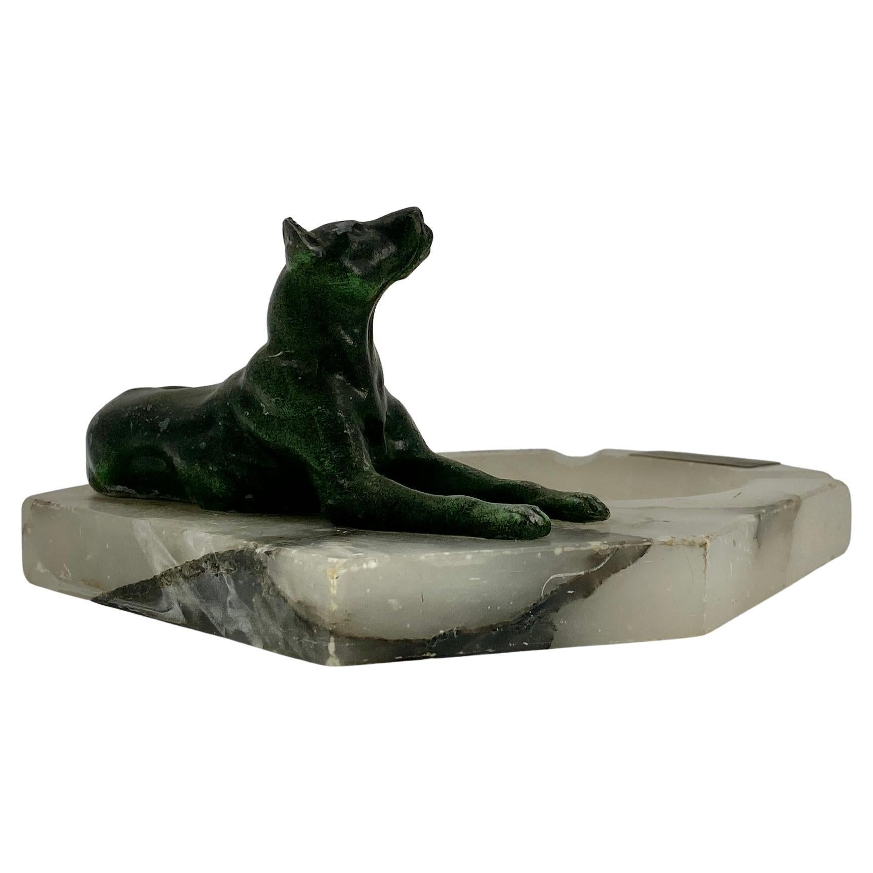 Vintage Danish Midcentury White Agate Dog Ashtray In Good Condition For Sale In Haddonfield, NJ