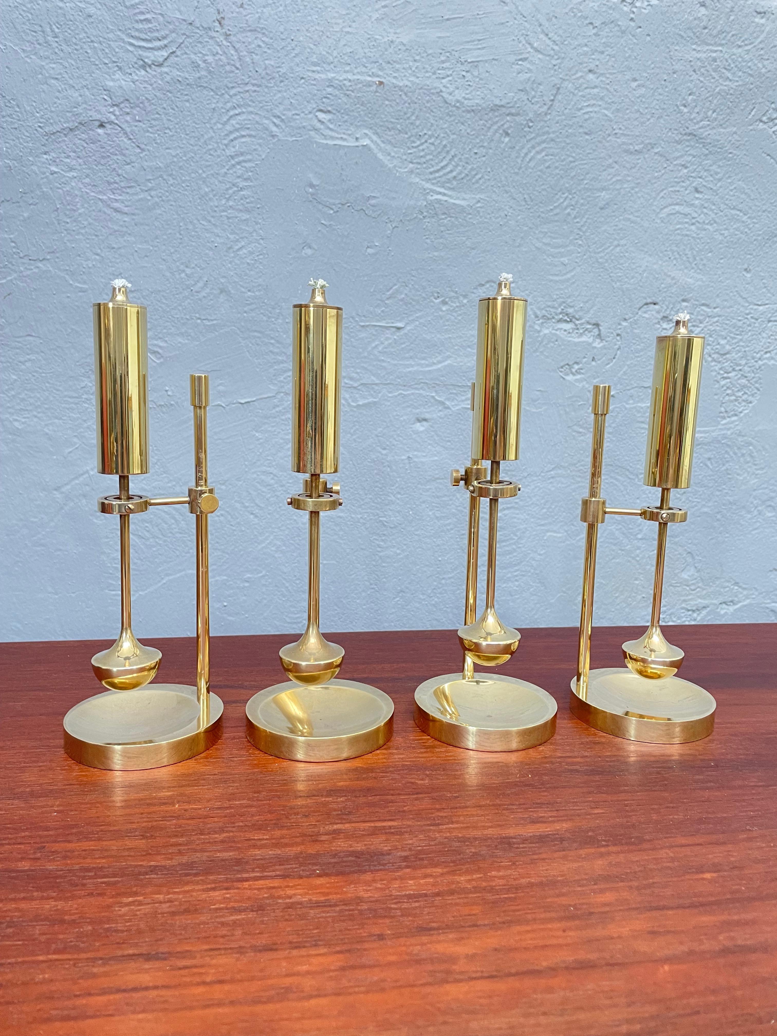 Vintage midcentury solid brass oil lamp by Ilse Ammonsen for Daproma of Denmark in brass.
Stamped on the base.
No major issues or dents Just age related wear and patina to the surface.
Extra wick will be included.
Runs on normal lamp oil.
Will be