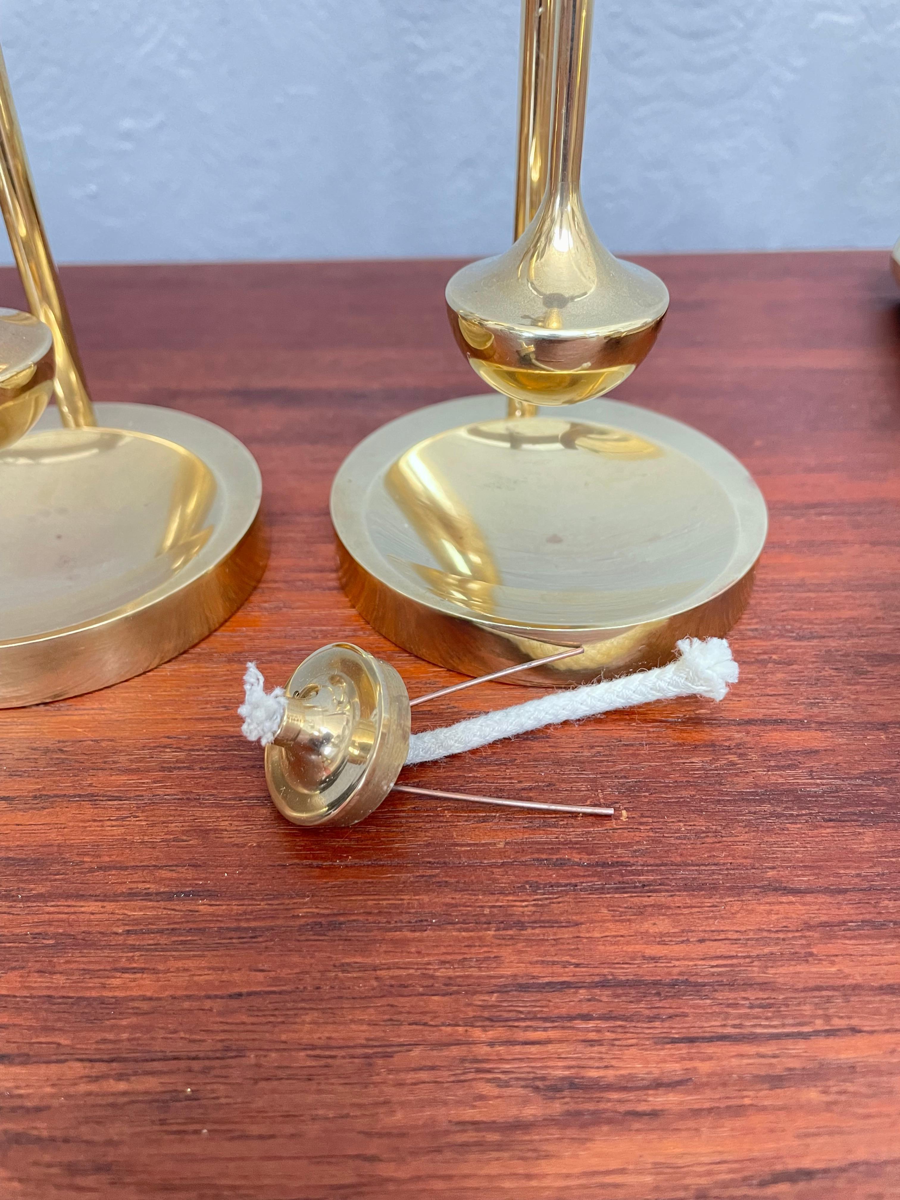 Lámpara de aceite danesa vintage de mediados de siglo de Ilse Ammonsen para Daproma Design en latón finales del siglo XX en venta