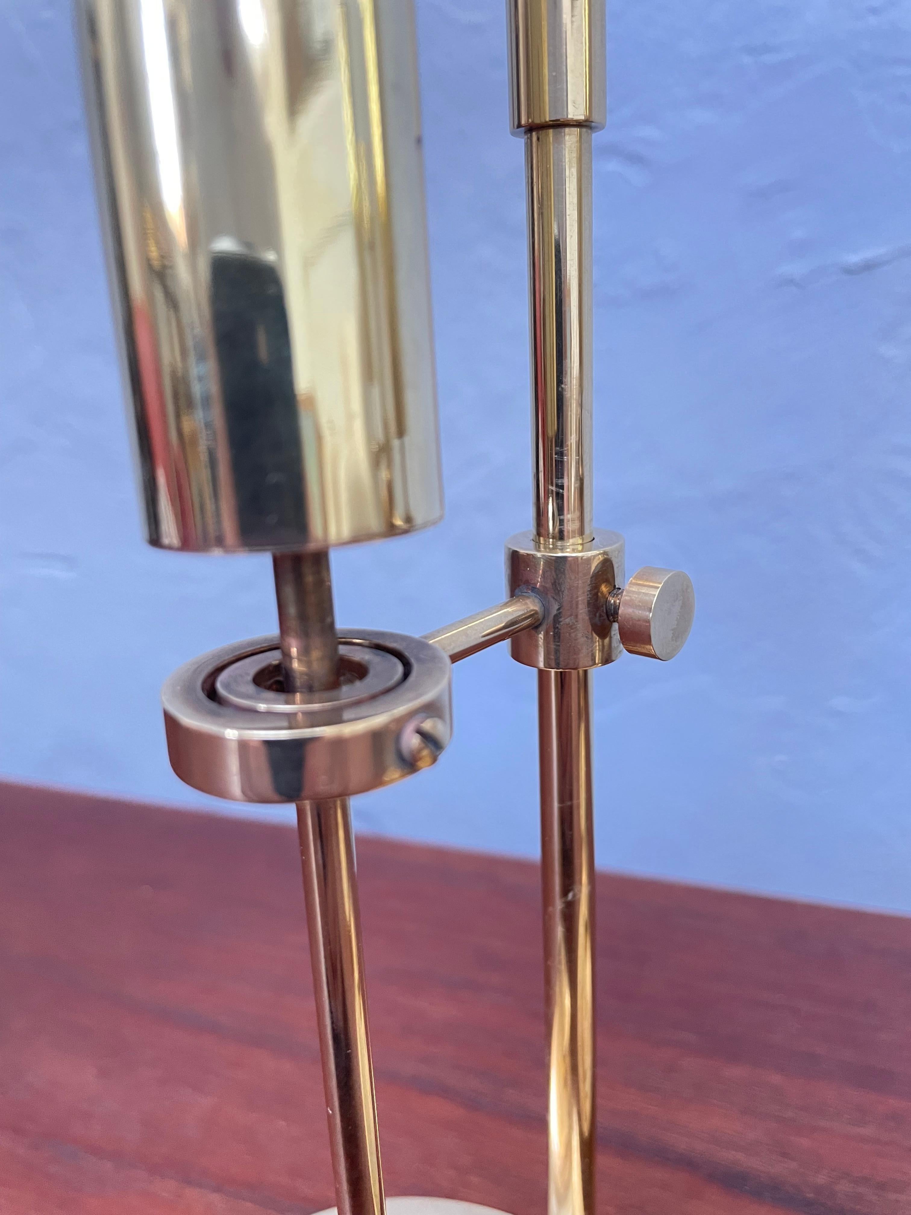 Lámpara de aceite danesa vintage de mediados de siglo de Ilse Ammonsen para Daproma Design en latón Latón en venta