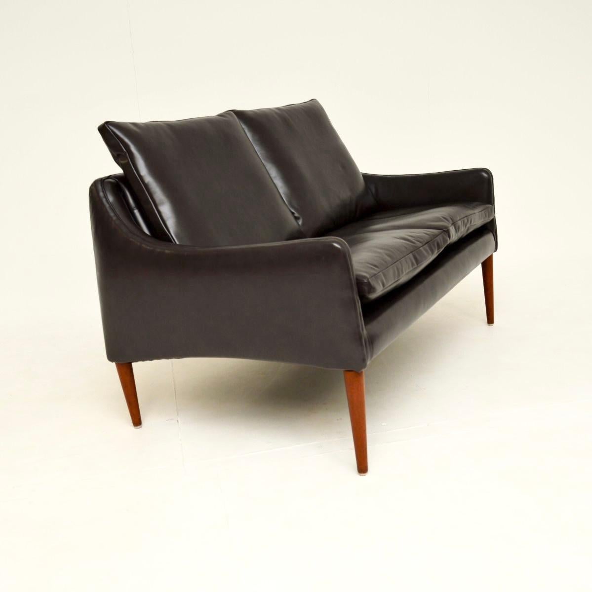 Mid-Century Modern Sofa danois Modèle 800 par Hans Olsen en vente