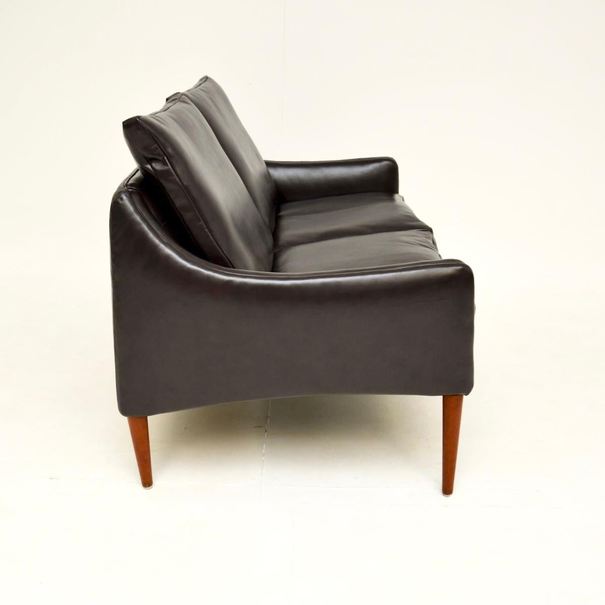 Sofa danois Modèle 800 par Hans Olsen Bon état - En vente à London, GB