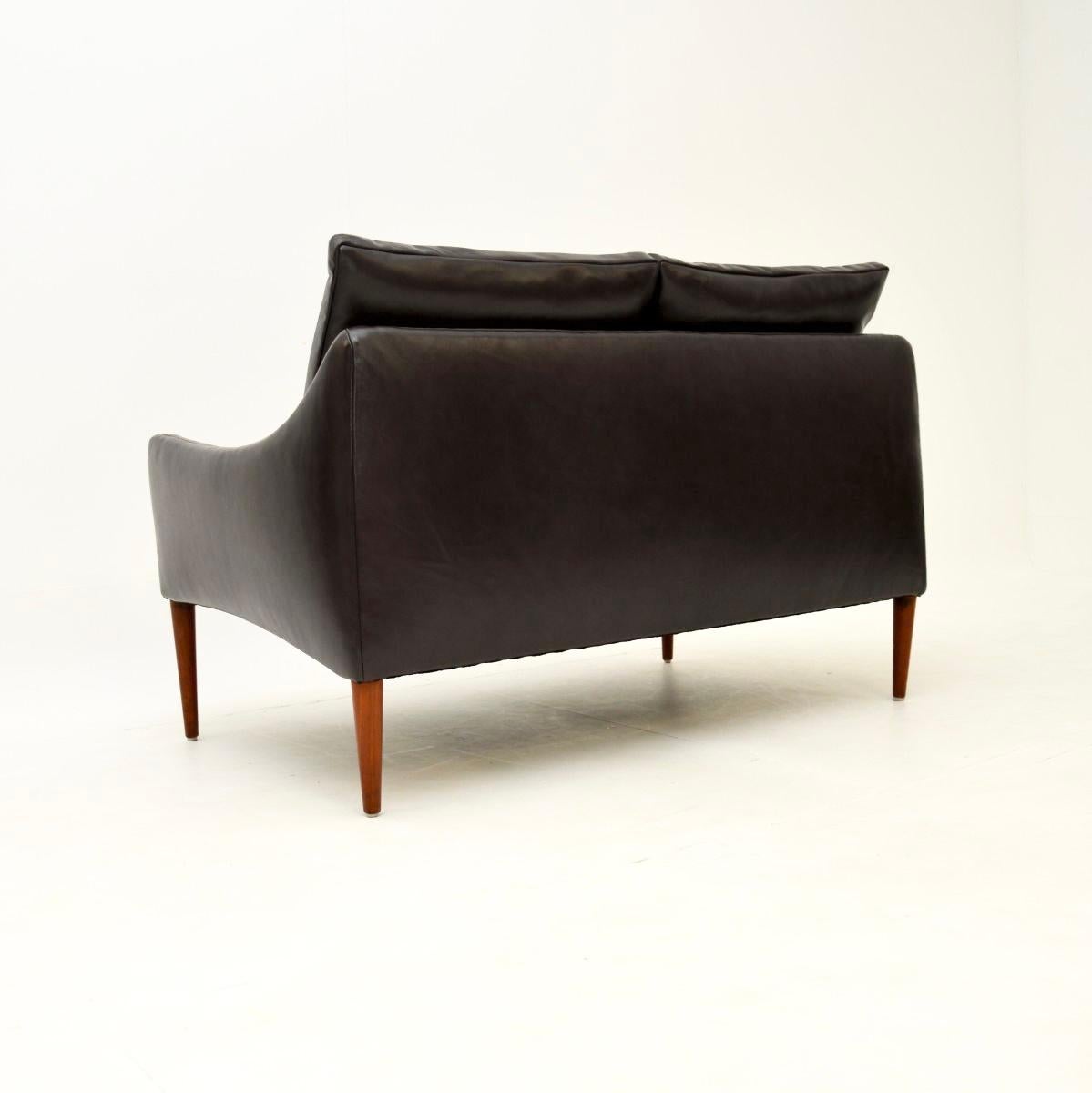 Milieu du XXe siècle Sofa danois Modèle 800 par Hans Olsen en vente