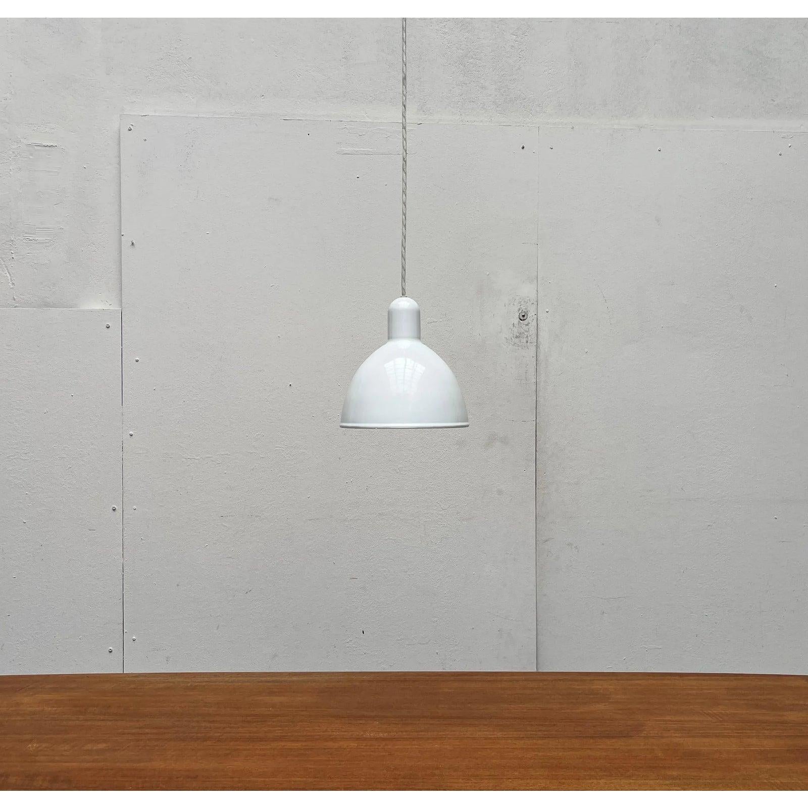 XX secolo Lampada a sospensione danese vintage Model ES Pendel Enamel di Edgar Schlaefle, anni '80 in vendita