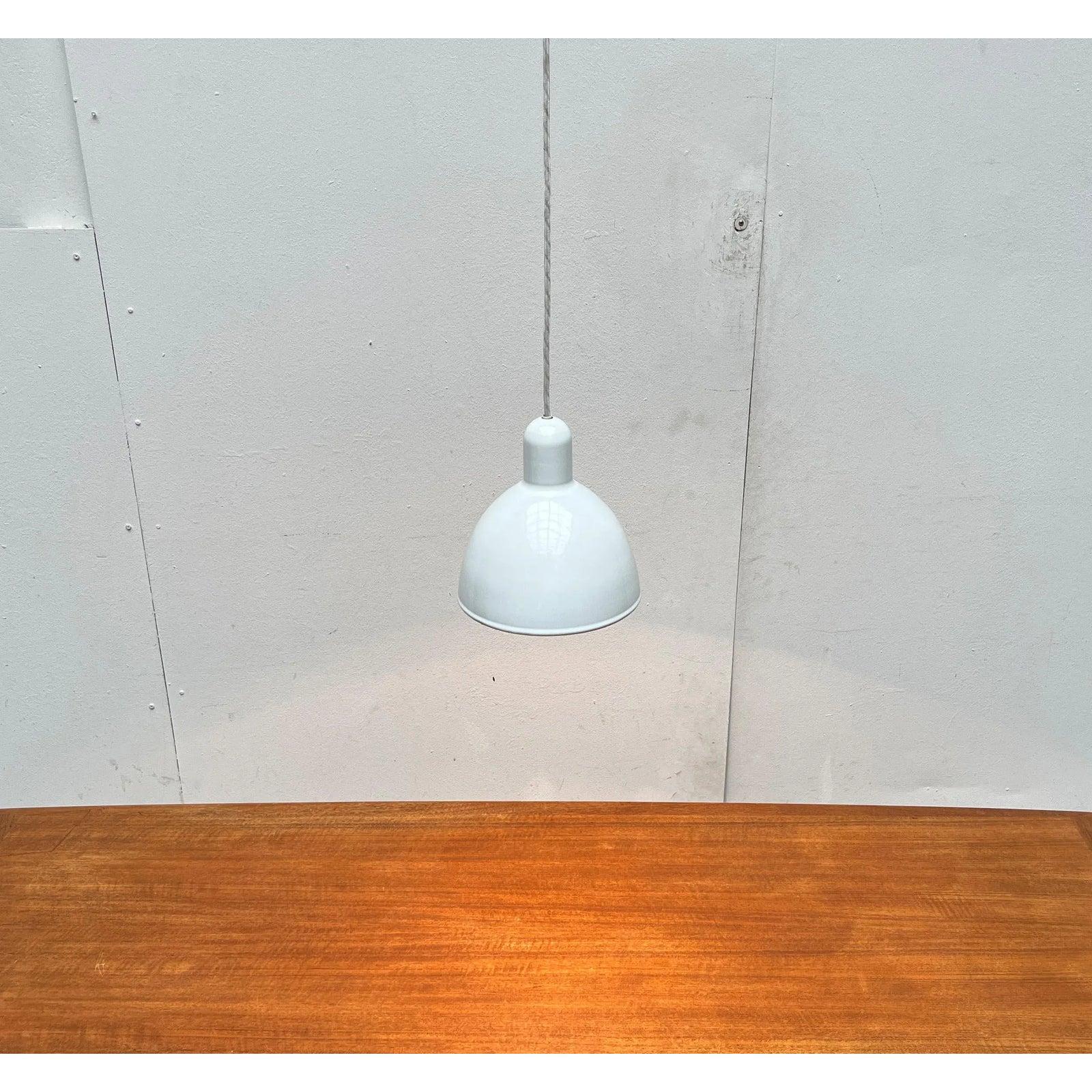 Lampada a sospensione danese vintage Model ES Pendel Enamel di Edgar Schlaefle, anni '80 in vendita 1